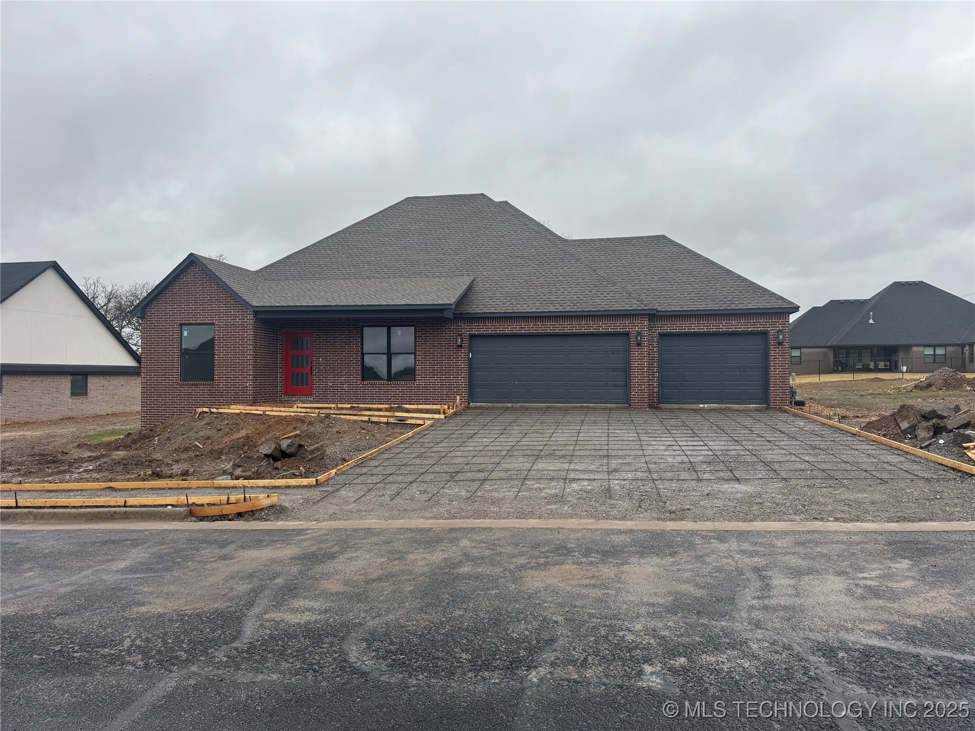 1461 N Angus Property Photo 1