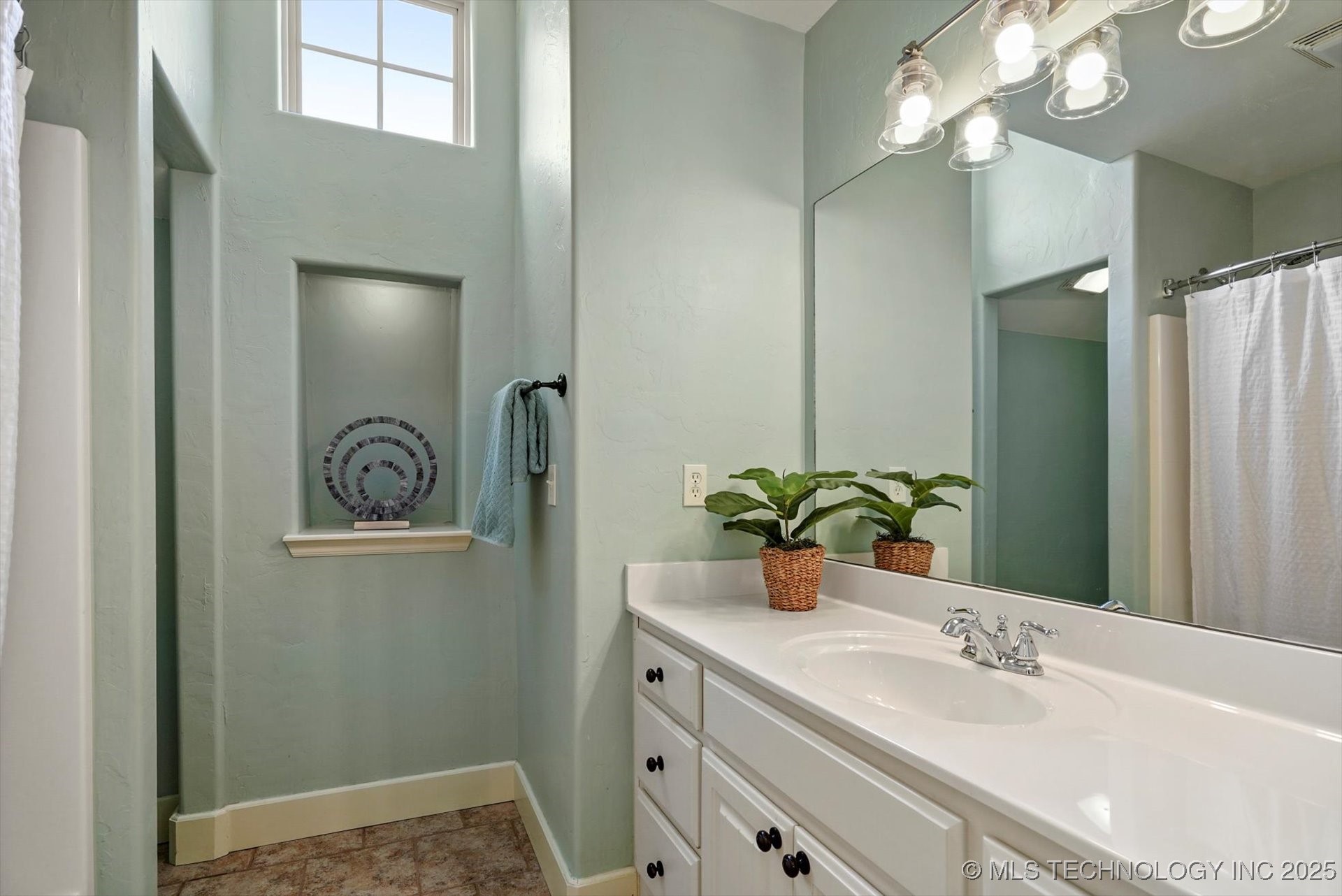 3532 S Utica Avenue Property Photo 26