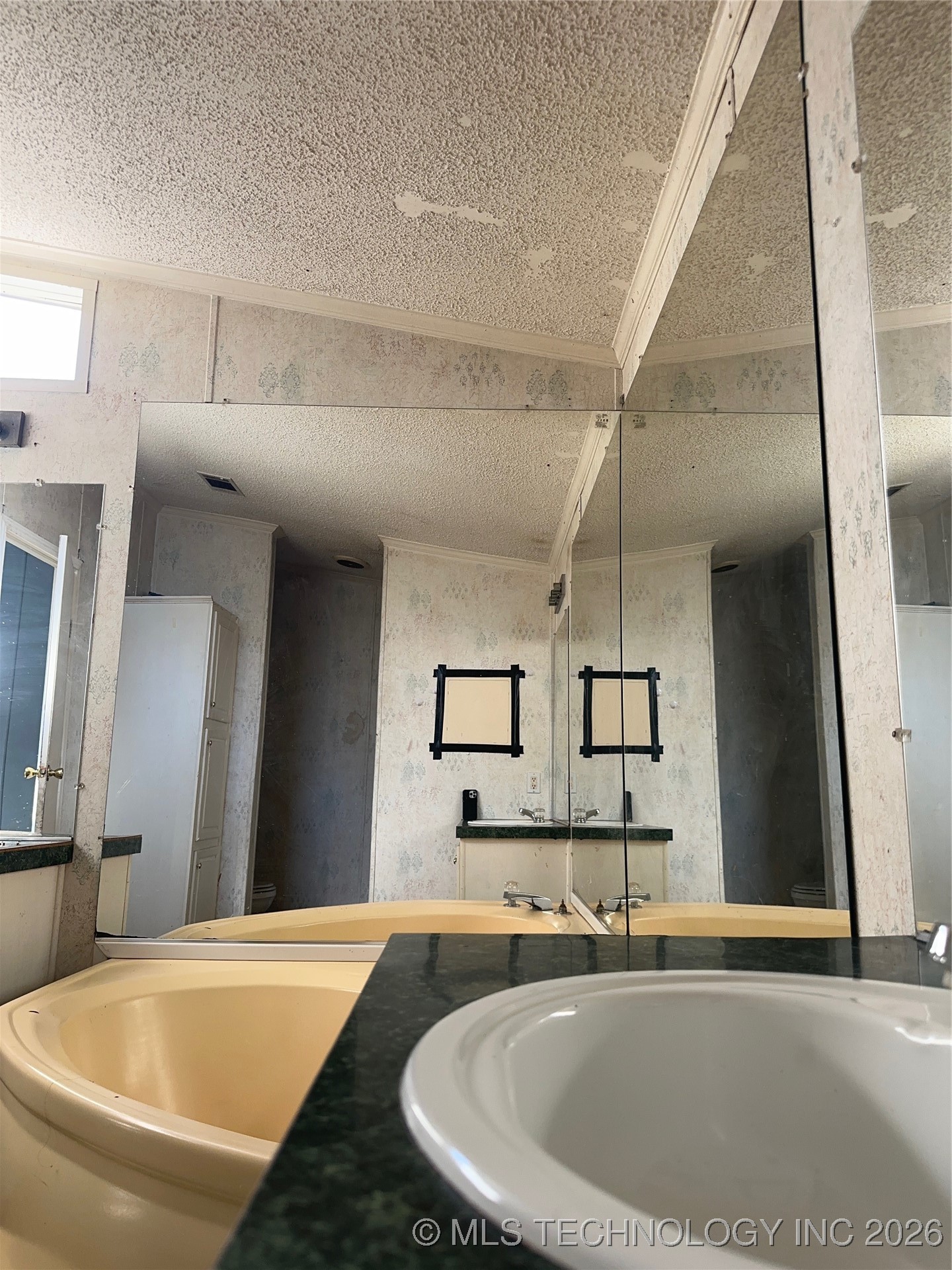 5260 Sawmill Road Property Photo 16