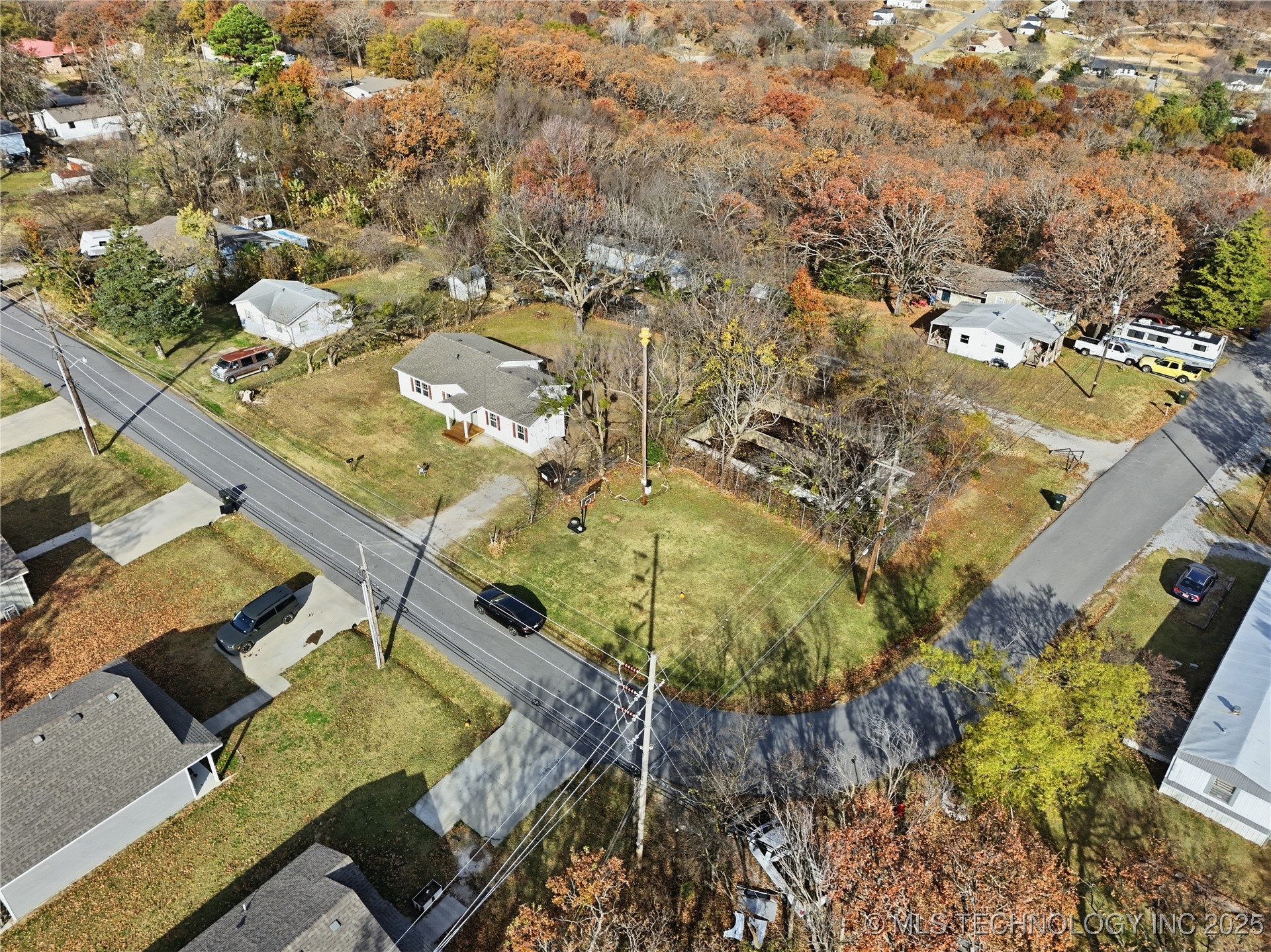 311 E Indiana Avenue Property Photo 6