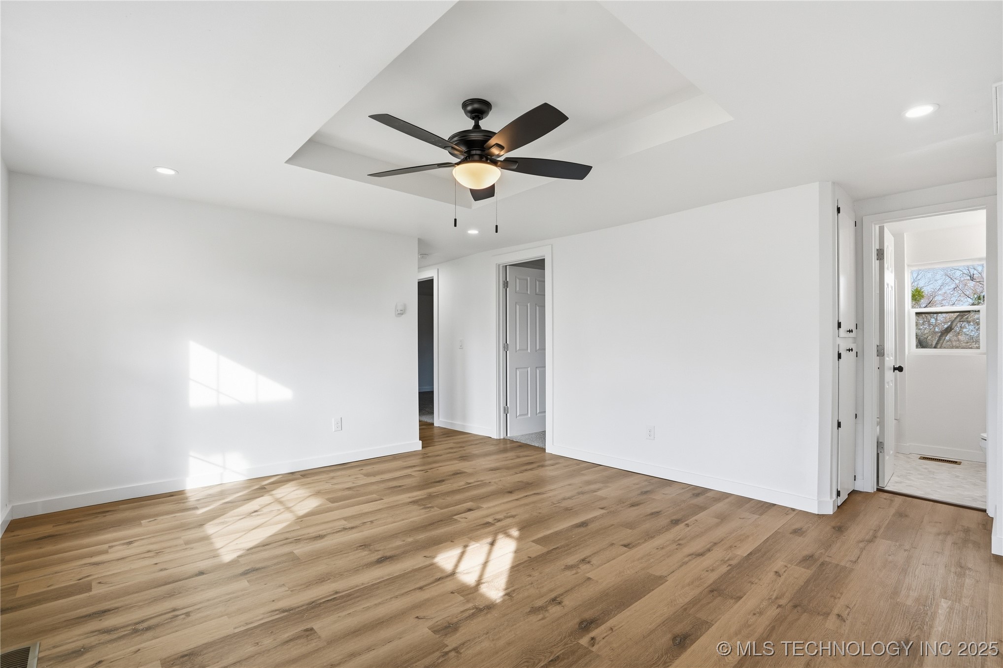 311 E Indiana Avenue Property Photo 8