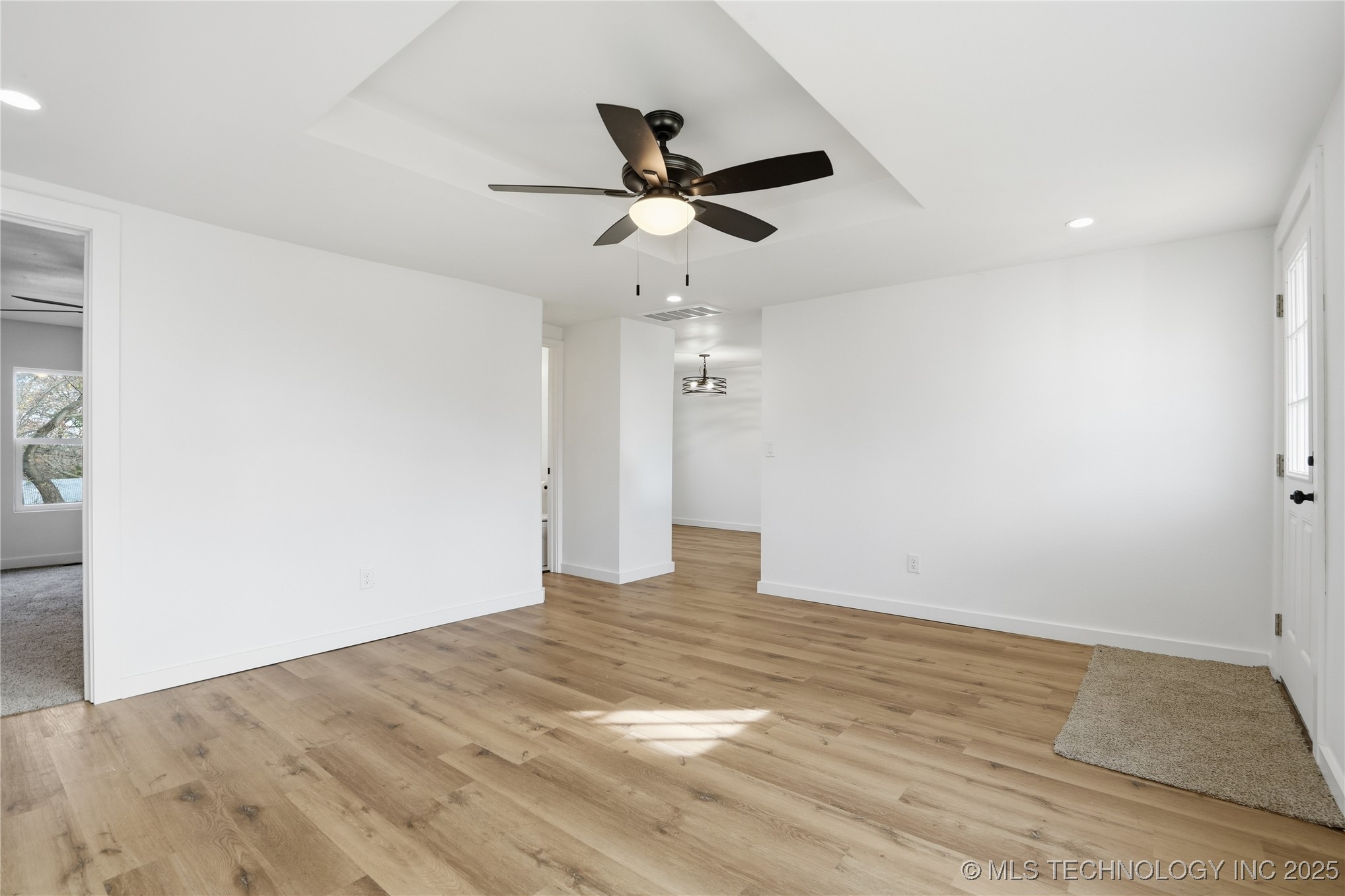 311 E Indiana Avenue Property Photo 9