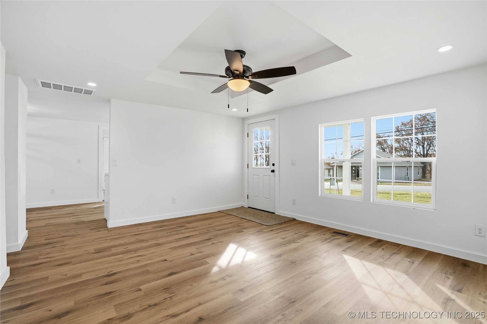 311 E Indiana Avenue Property Photo 10