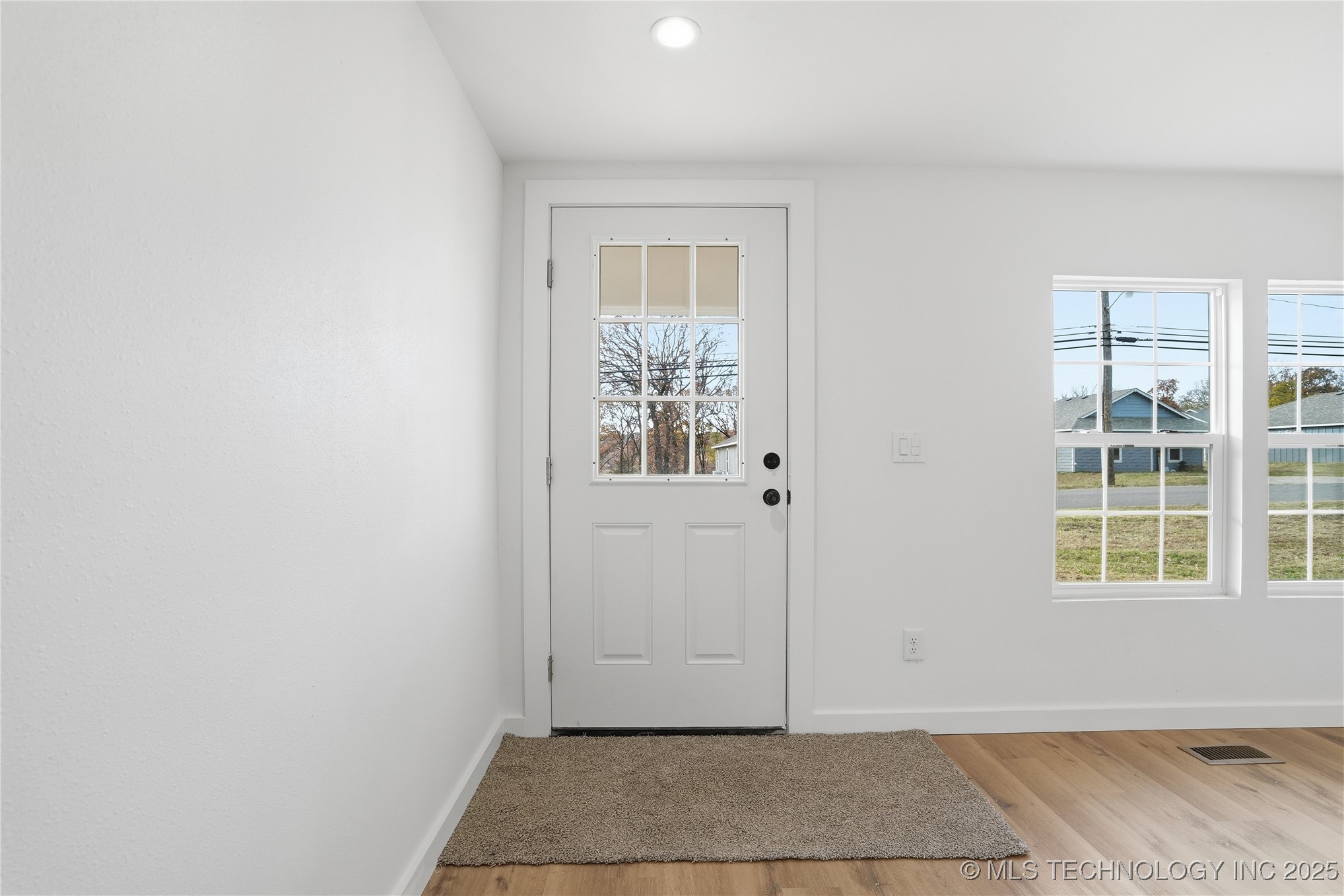 311 E Indiana Avenue Property Photo 11