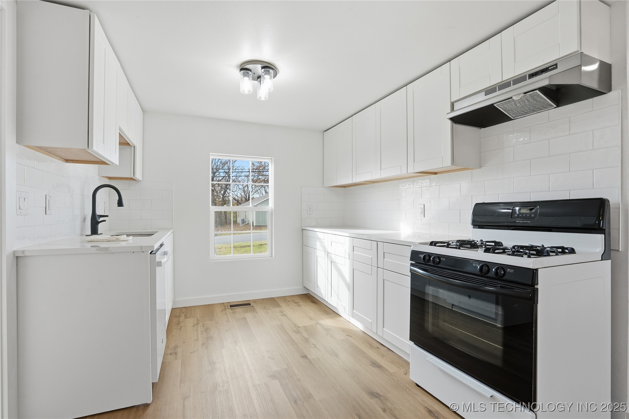 311 E Indiana Avenue Property Photo 12