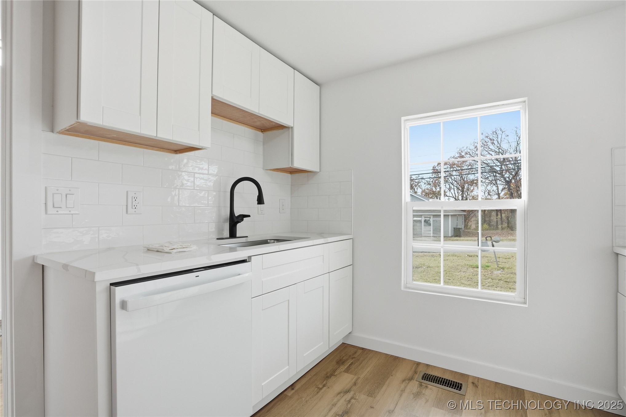 311 E Indiana Avenue Property Photo 13