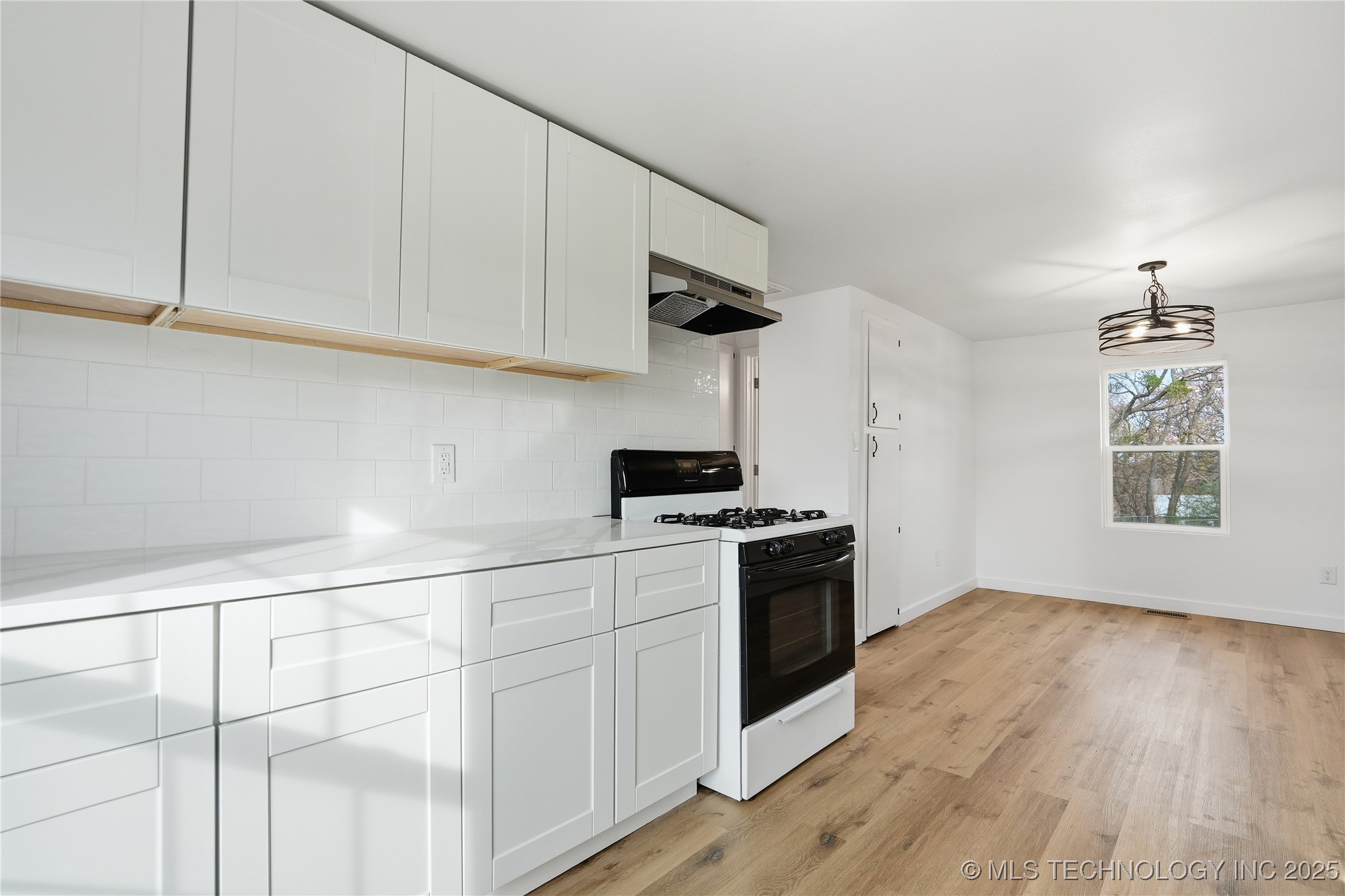 311 E Indiana Avenue Property Photo 14