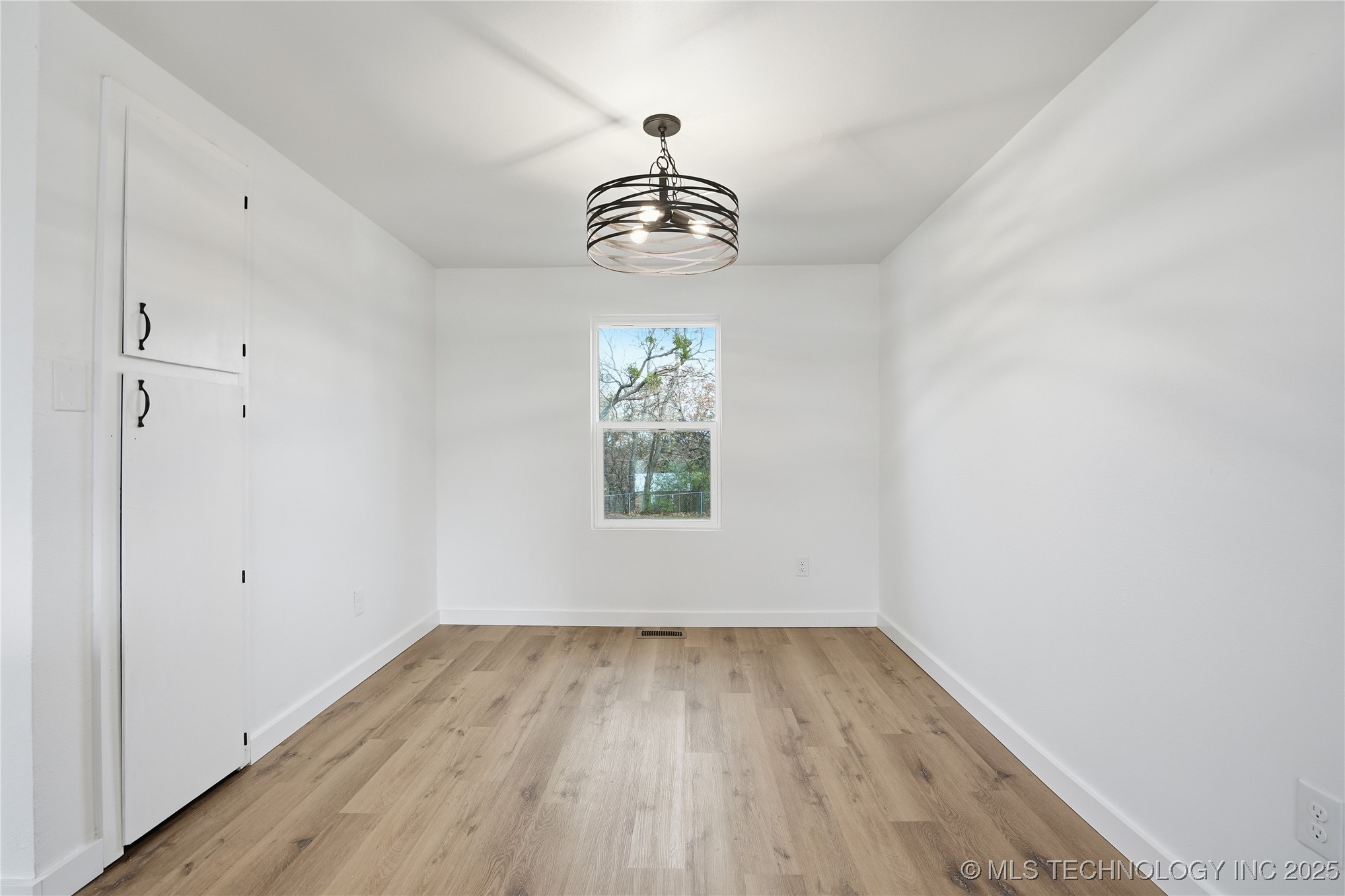 311 E Indiana Avenue Property Photo 16