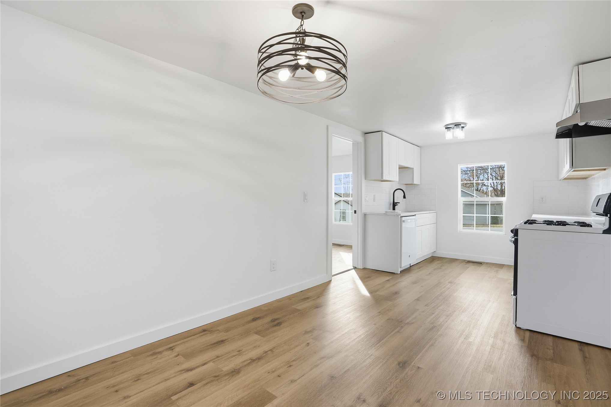 311 E Indiana Avenue Property Photo 17