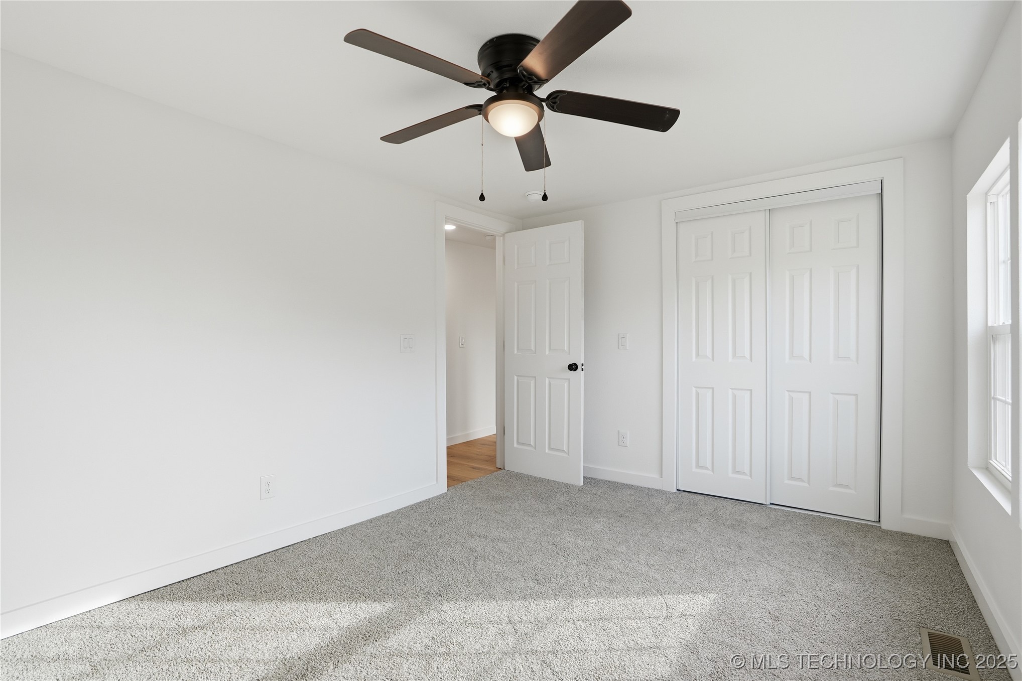 311 E Indiana Avenue Property Photo 23