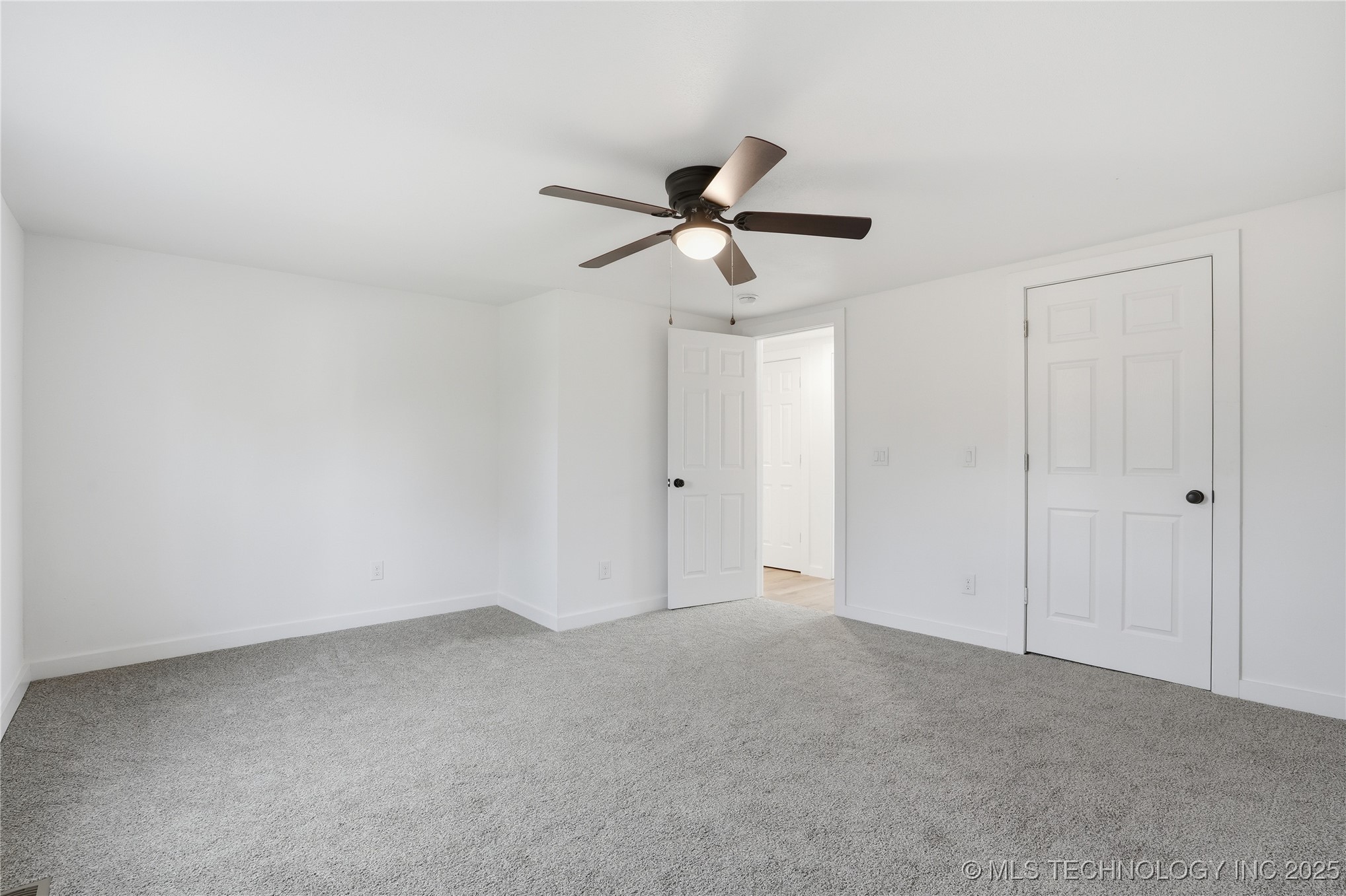 311 E Indiana Avenue Property Photo 25