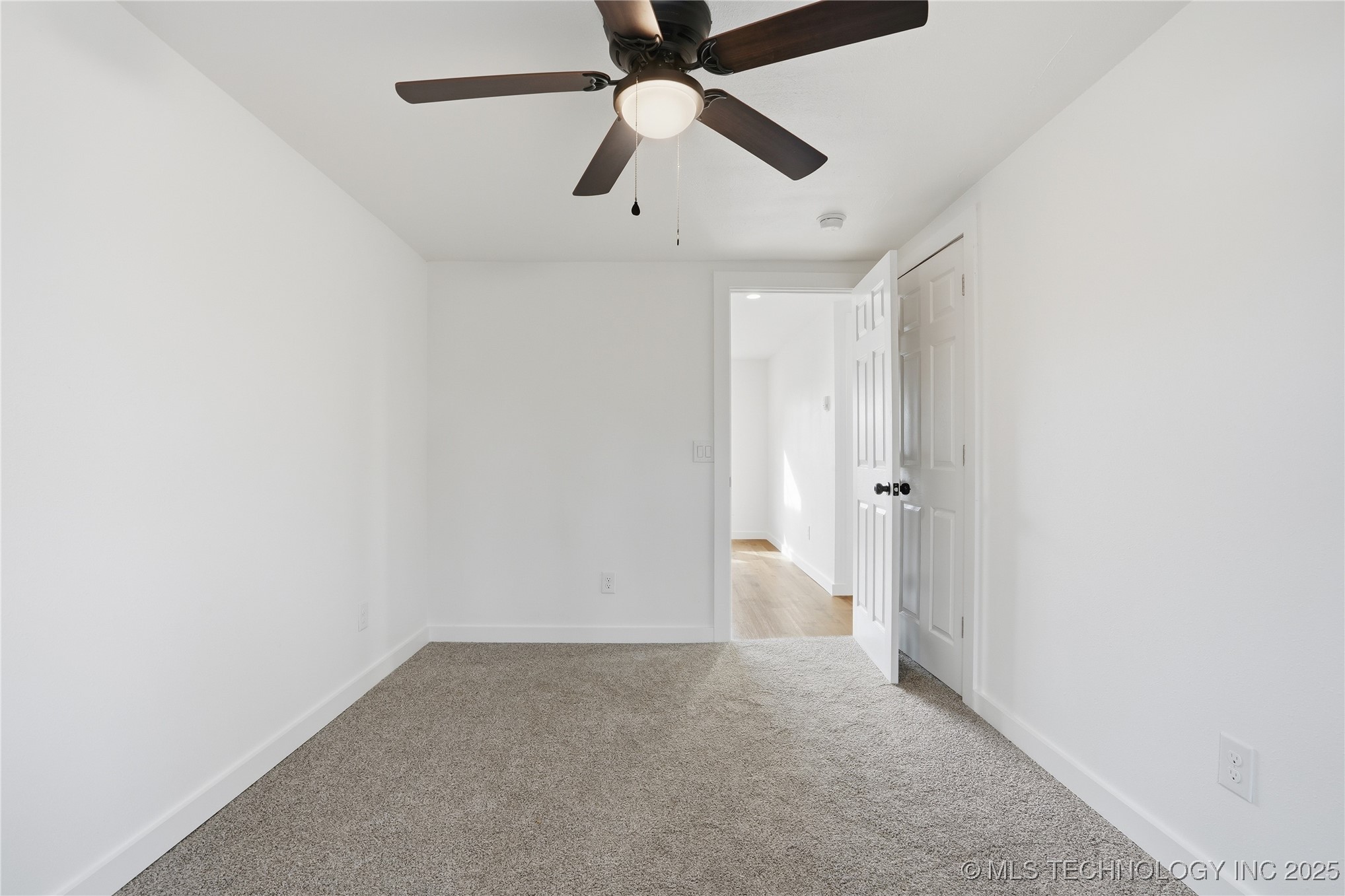 311 E Indiana Avenue Property Photo 28