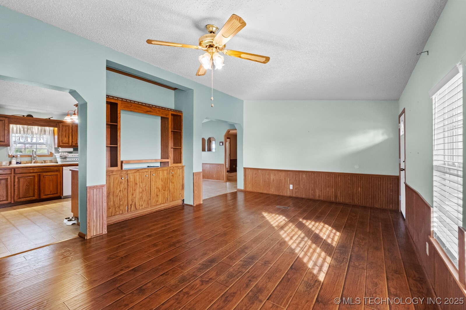 1991 N Colcord Avenue Property Photo 6