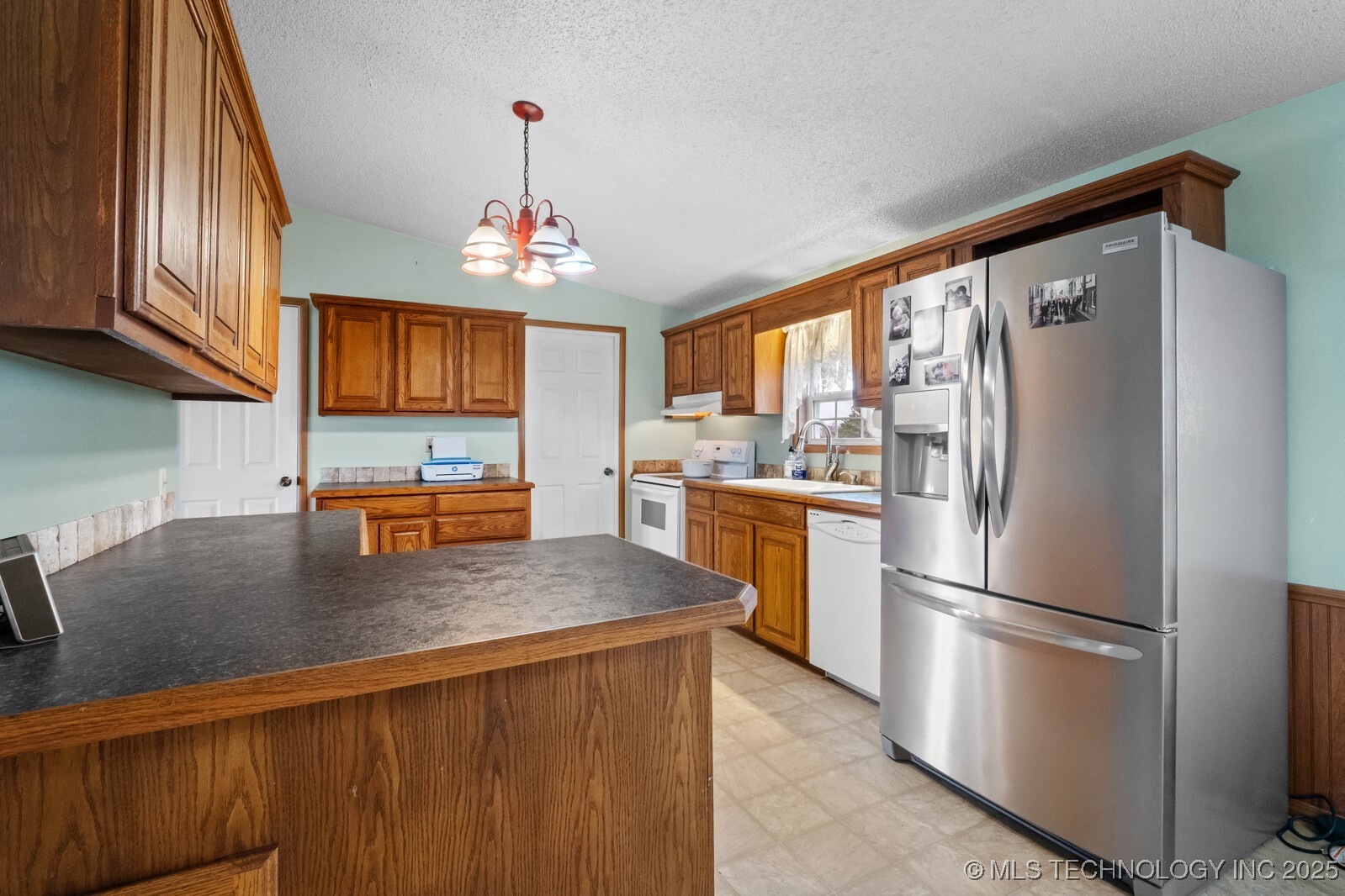 1991 N Colcord Avenue Property Photo 9