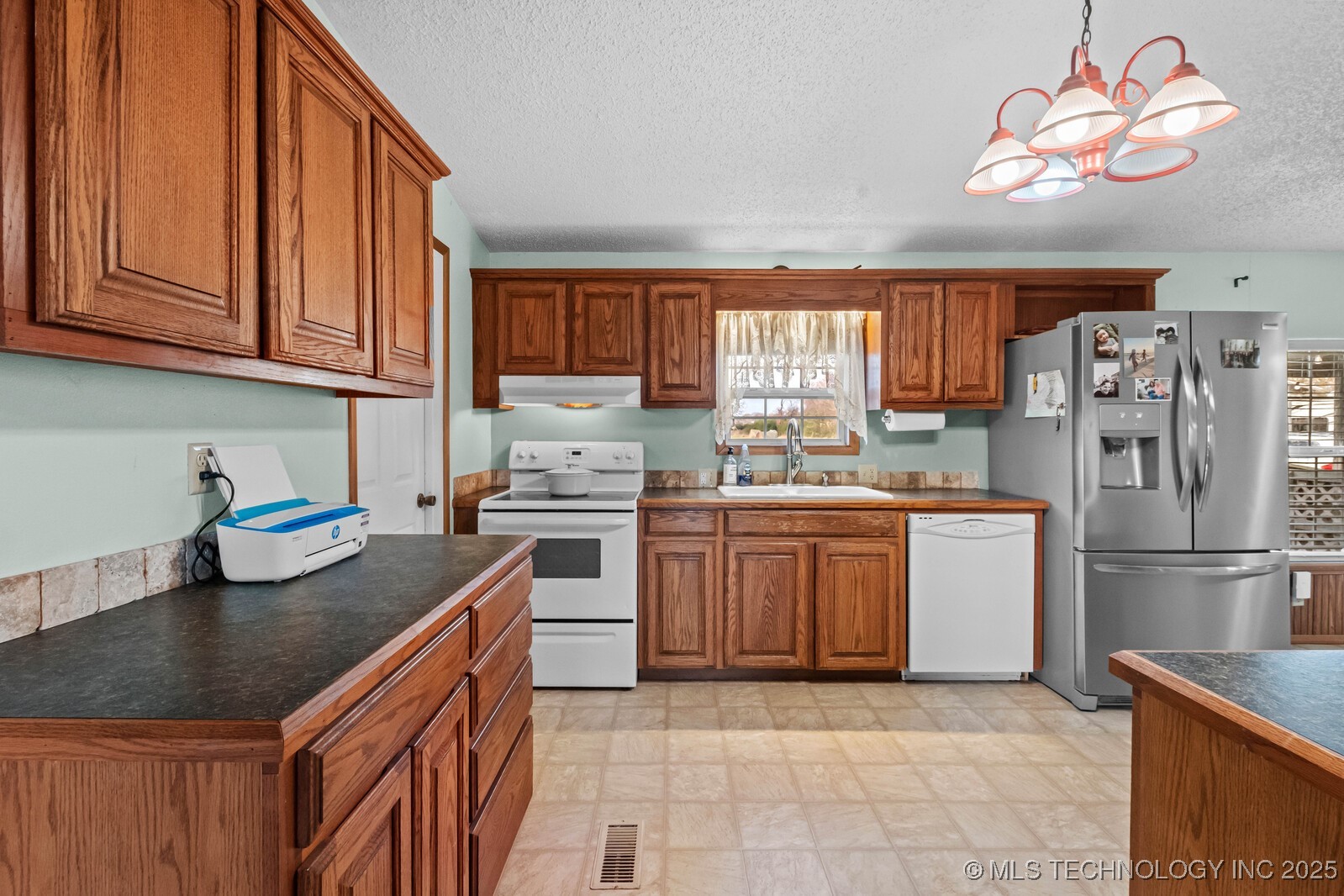 1991 N Colcord Avenue Property Photo 10