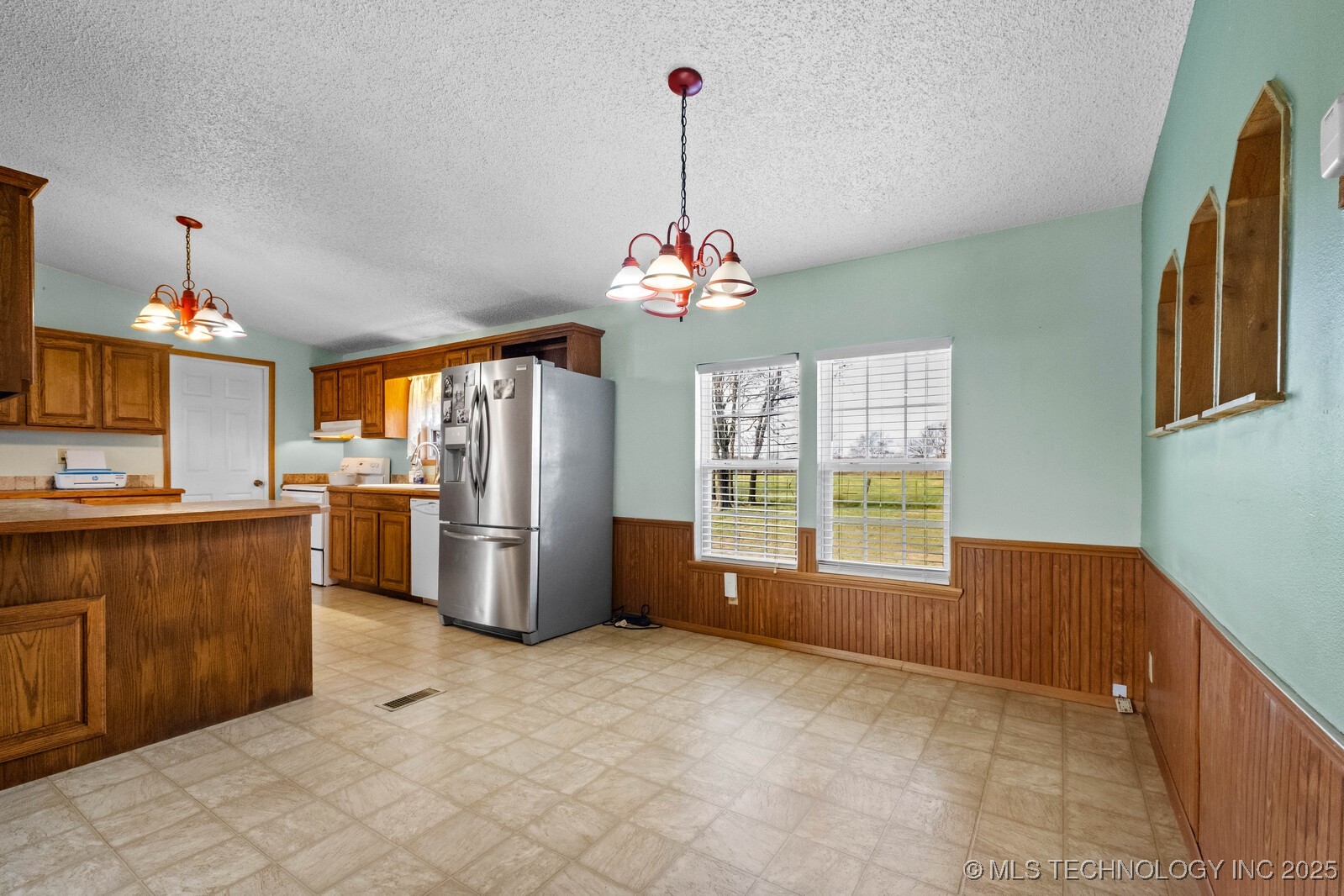 1991 N Colcord Avenue Property Photo 12