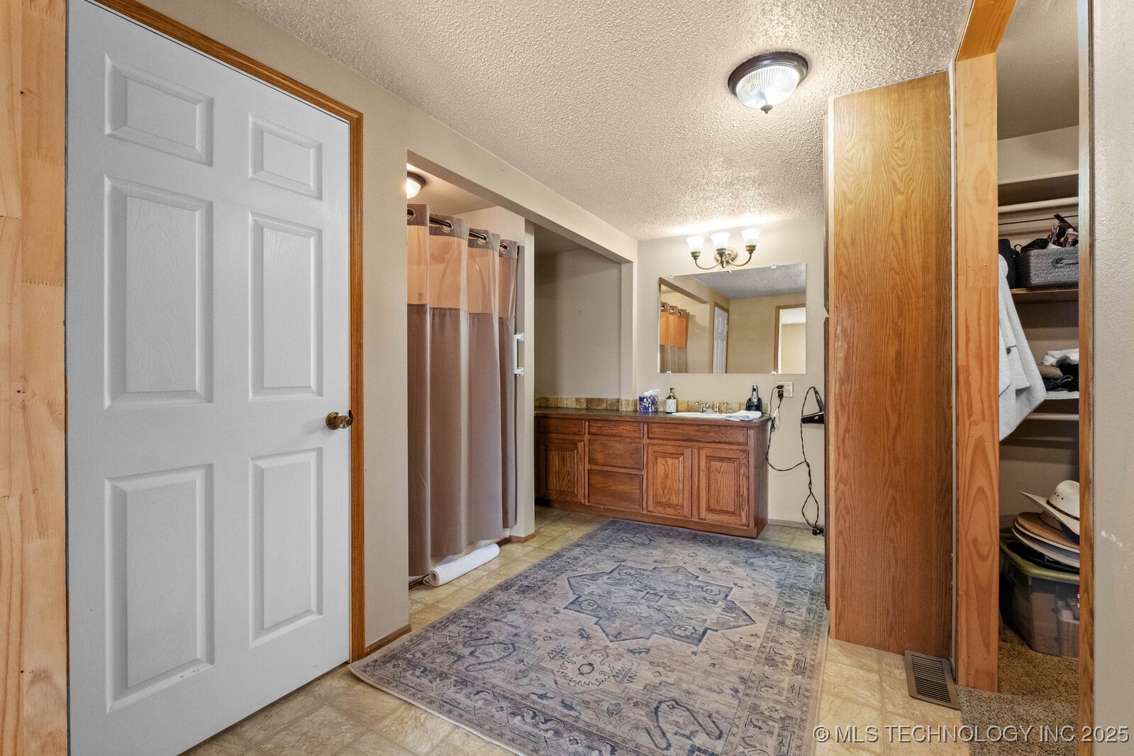 1991 N Colcord Avenue Property Photo 16