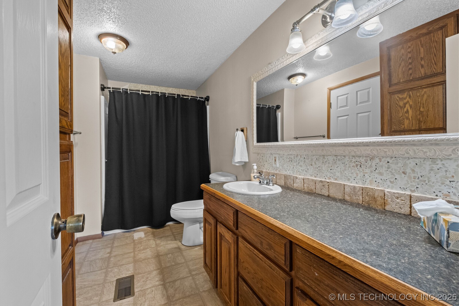 1991 N Colcord Avenue Property Photo 22