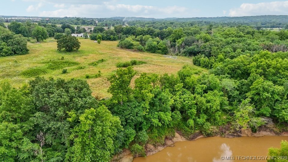 10417 S 33rd West Avenue Property Photo 2