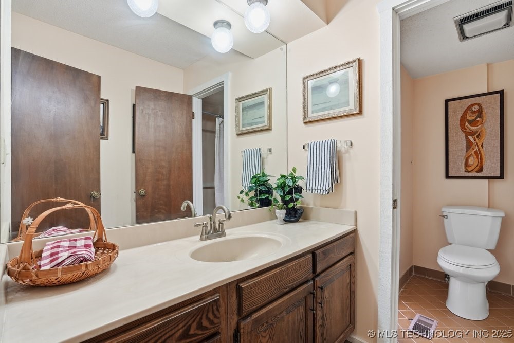 3301 E 68th Place 1 Property Photo 24