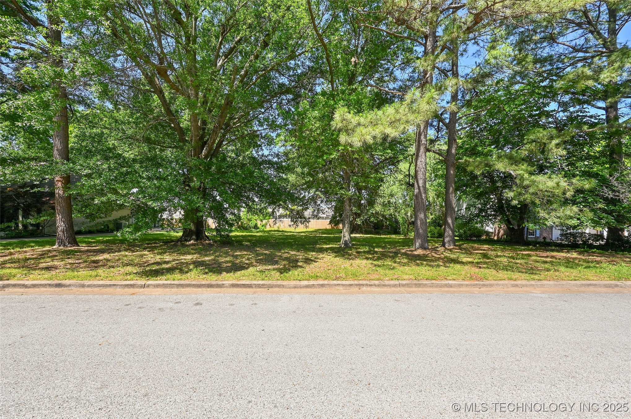 6734 S Atlanta Avenue Property Photo 5