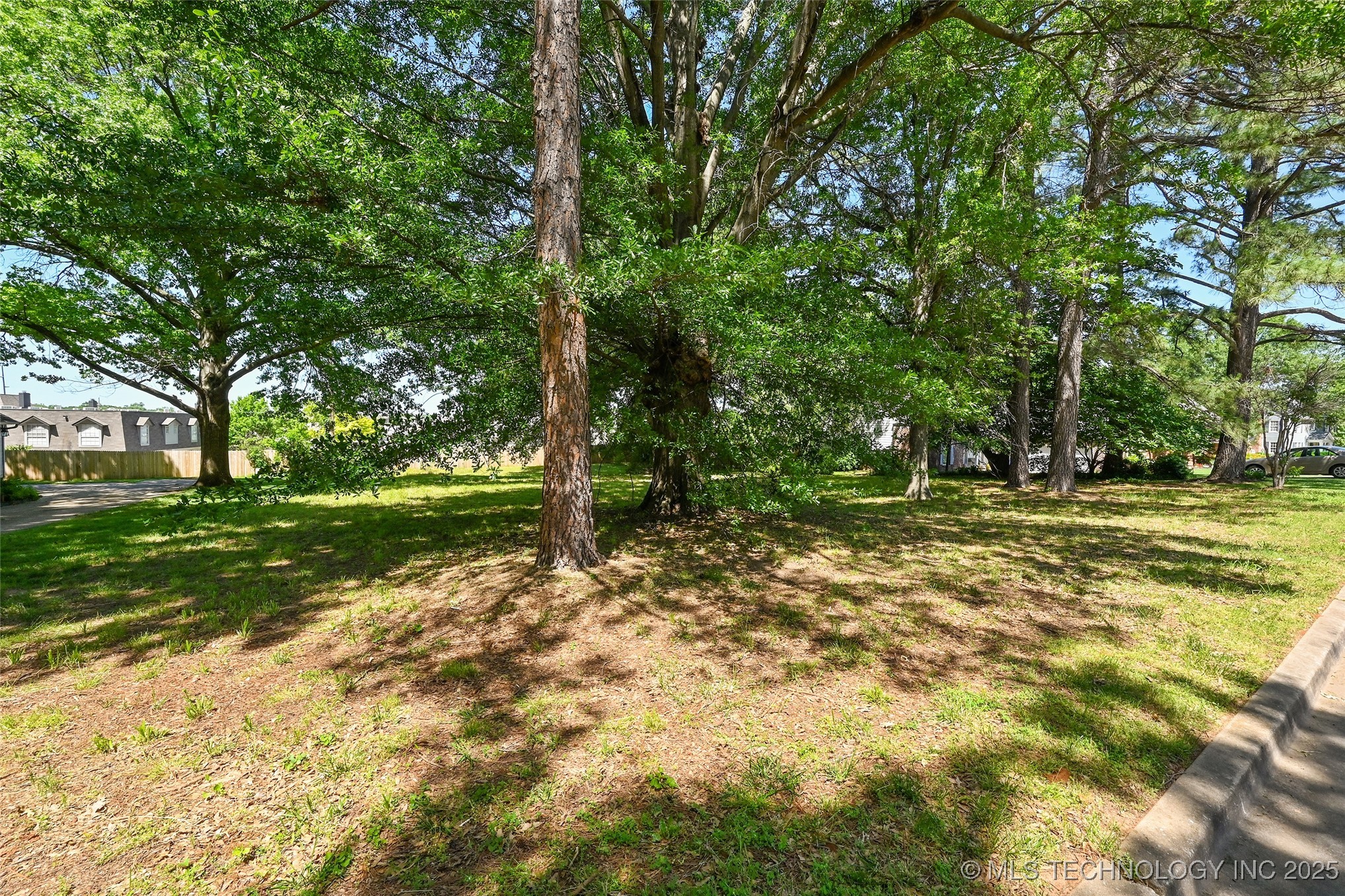 6734 S Atlanta Avenue Property Photo 6