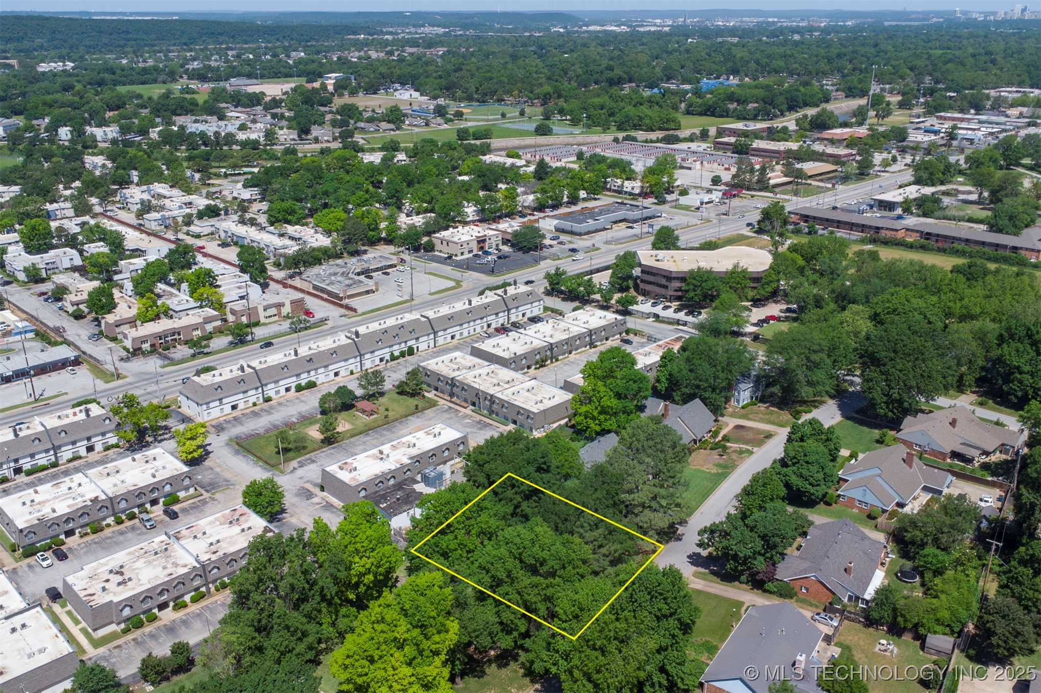 6734 S Atlanta Avenue Property Photo 7