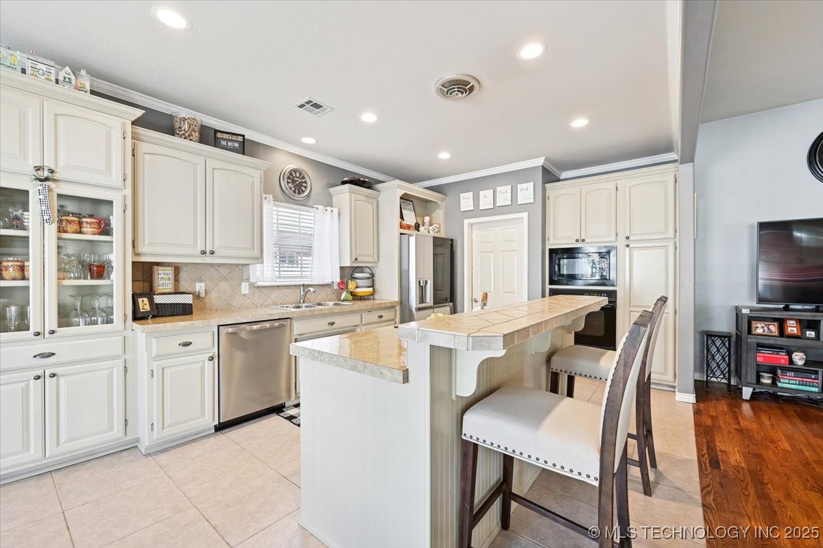 8927 E 62nd Court Property Photo 4