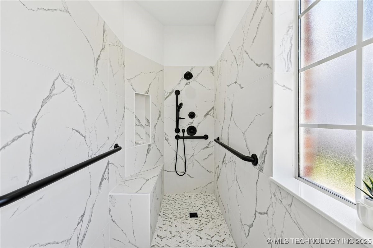 8927 E 62nd Court Property Photo 6