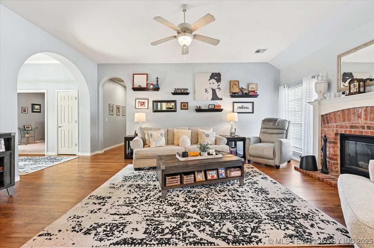 8927 E 62nd Court Property Photo 9