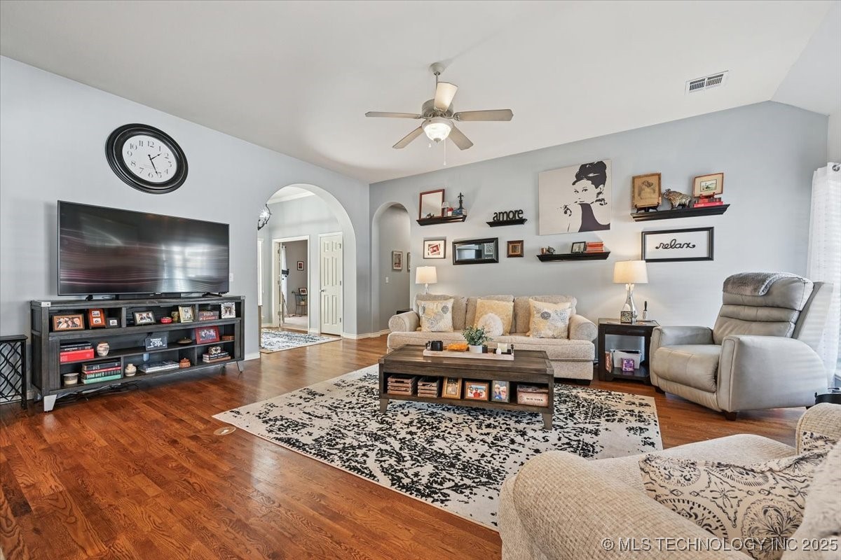 8927 E 62nd Court Property Photo 10