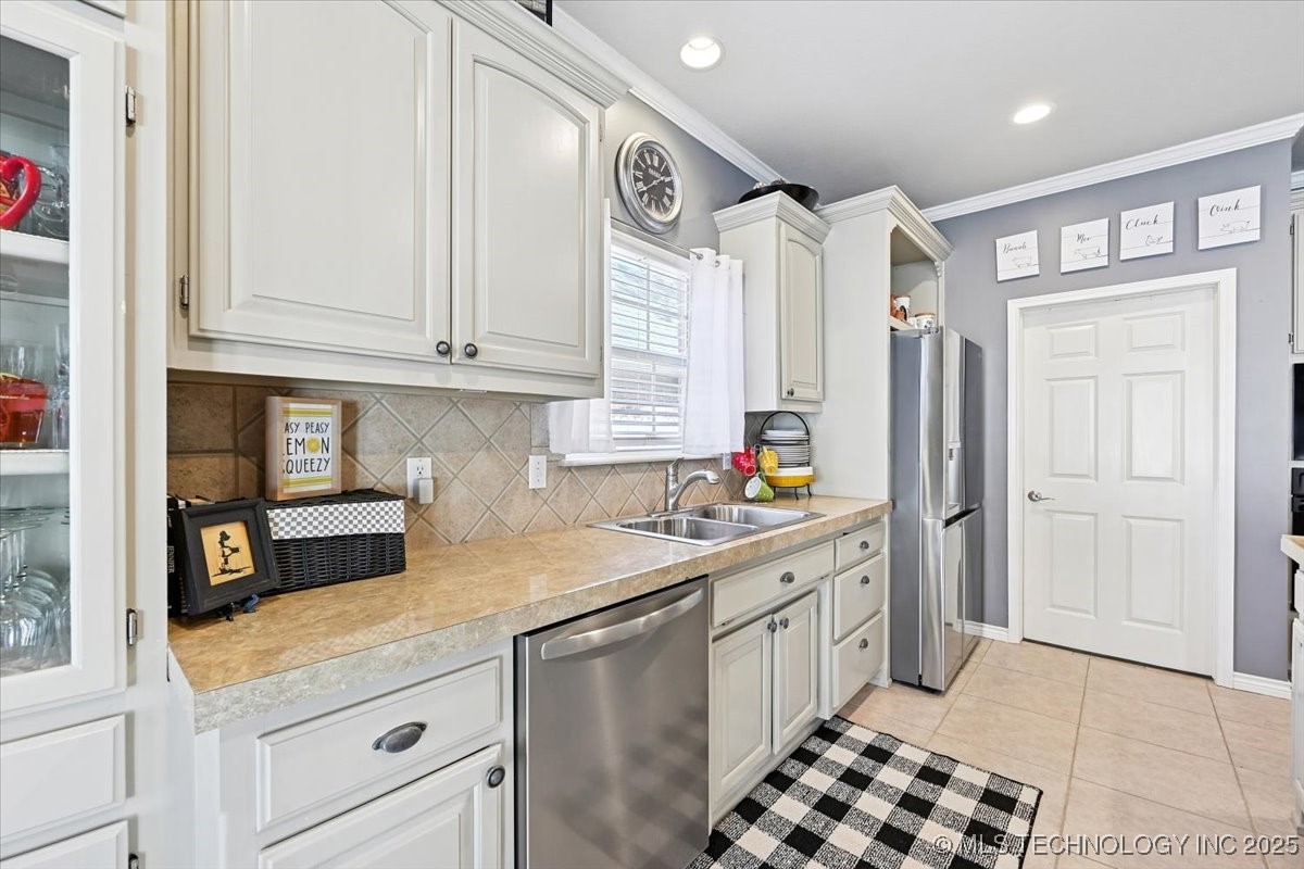 8927 E 62nd Court Property Photo 14