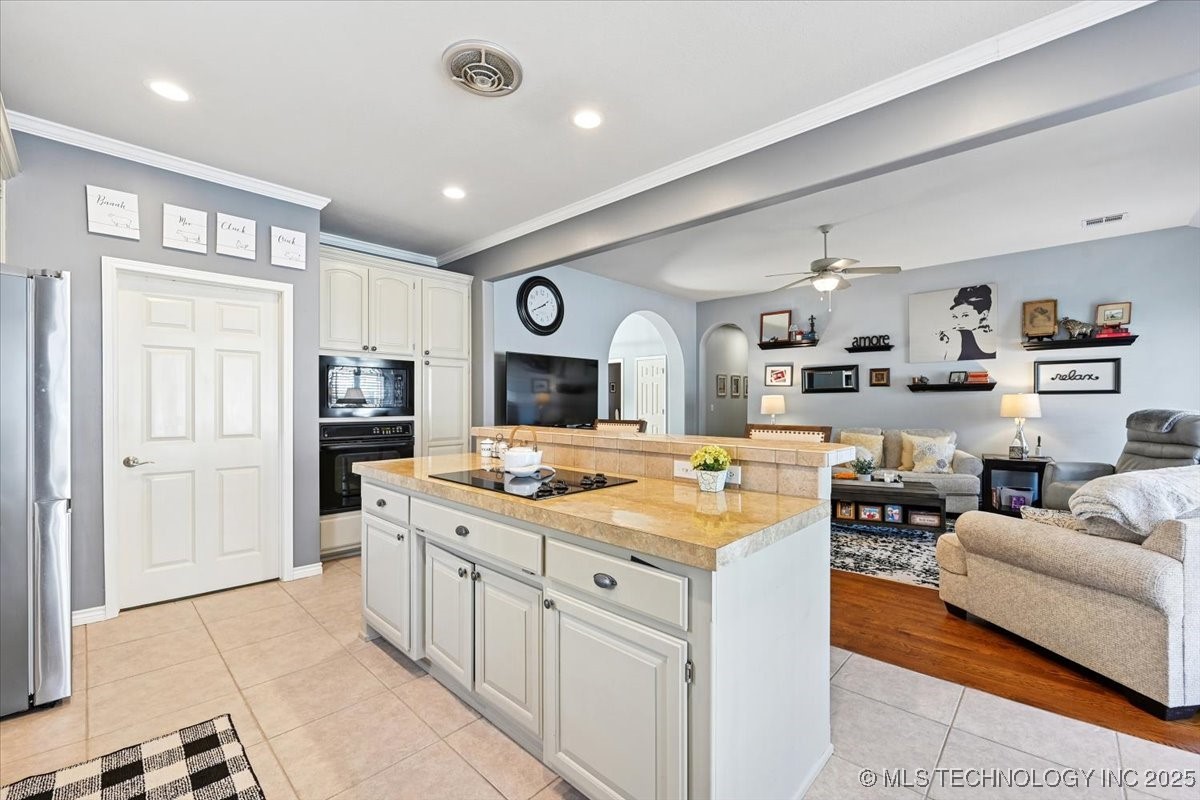 8927 E 62nd Court Property Photo 15