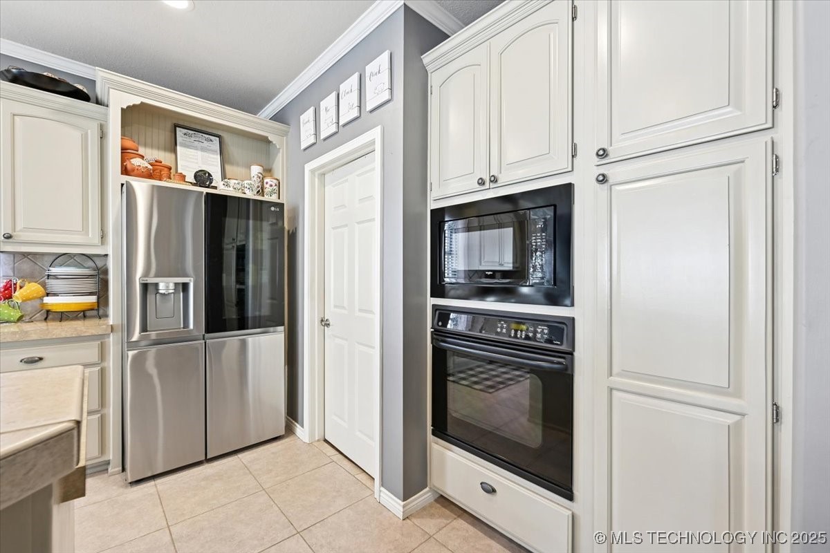 8927 E 62nd Court Property Photo 16