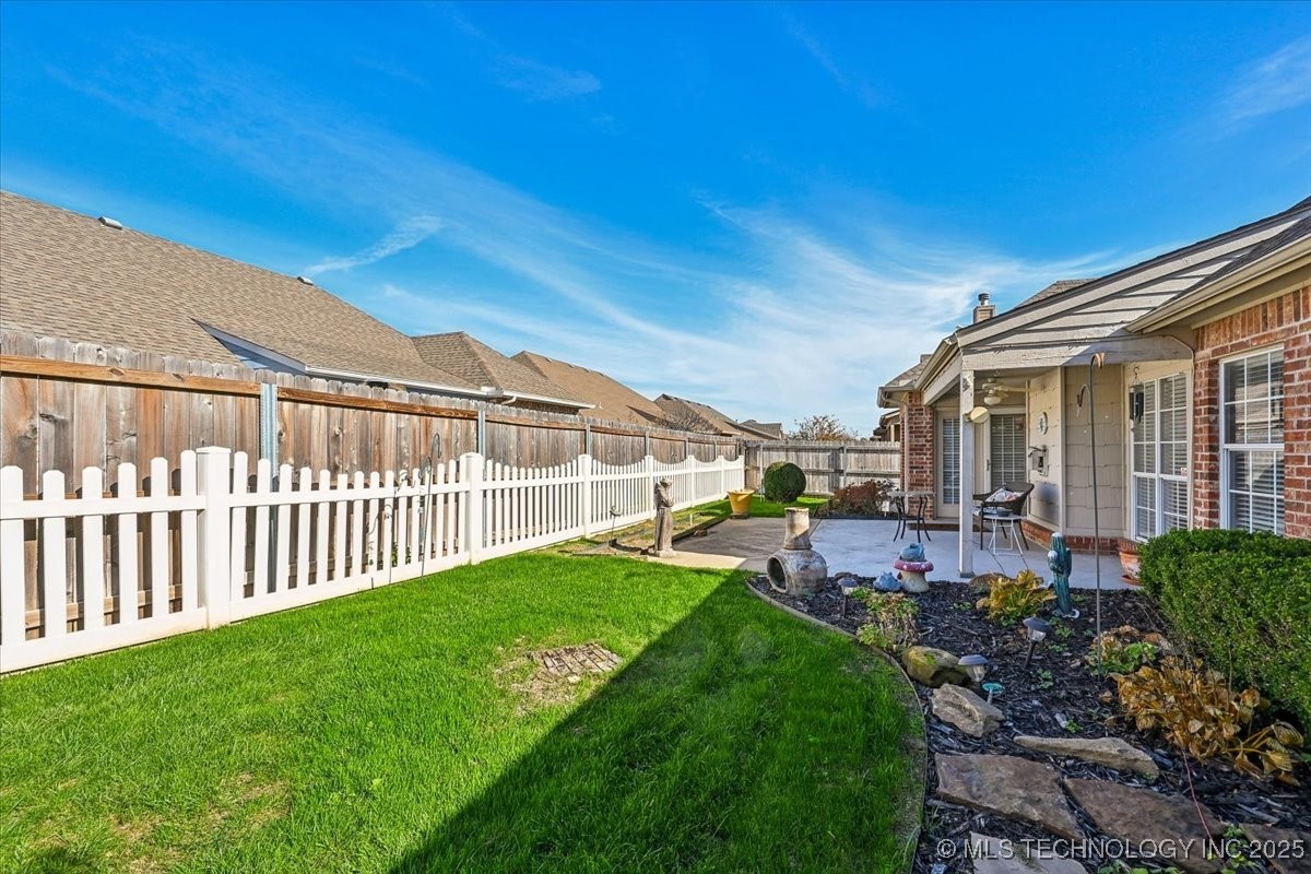 8927 E 62nd Court Property Photo 31