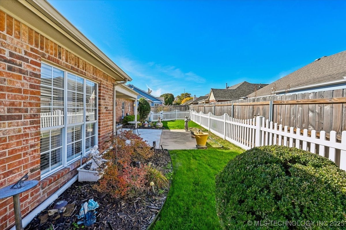 8927 E 62nd Court Property Photo 33