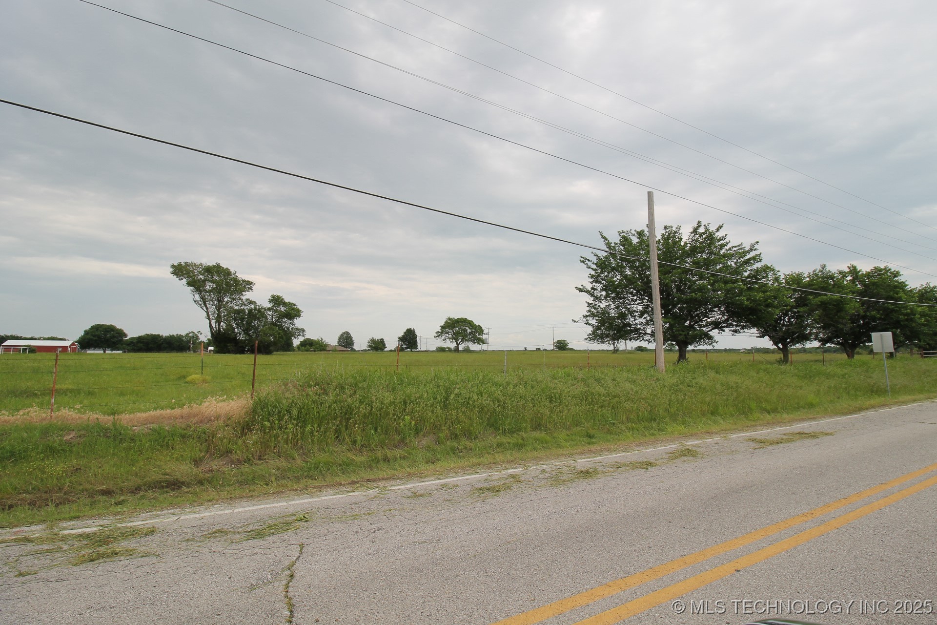 14095 S Lewis Avenue Property Photo 3