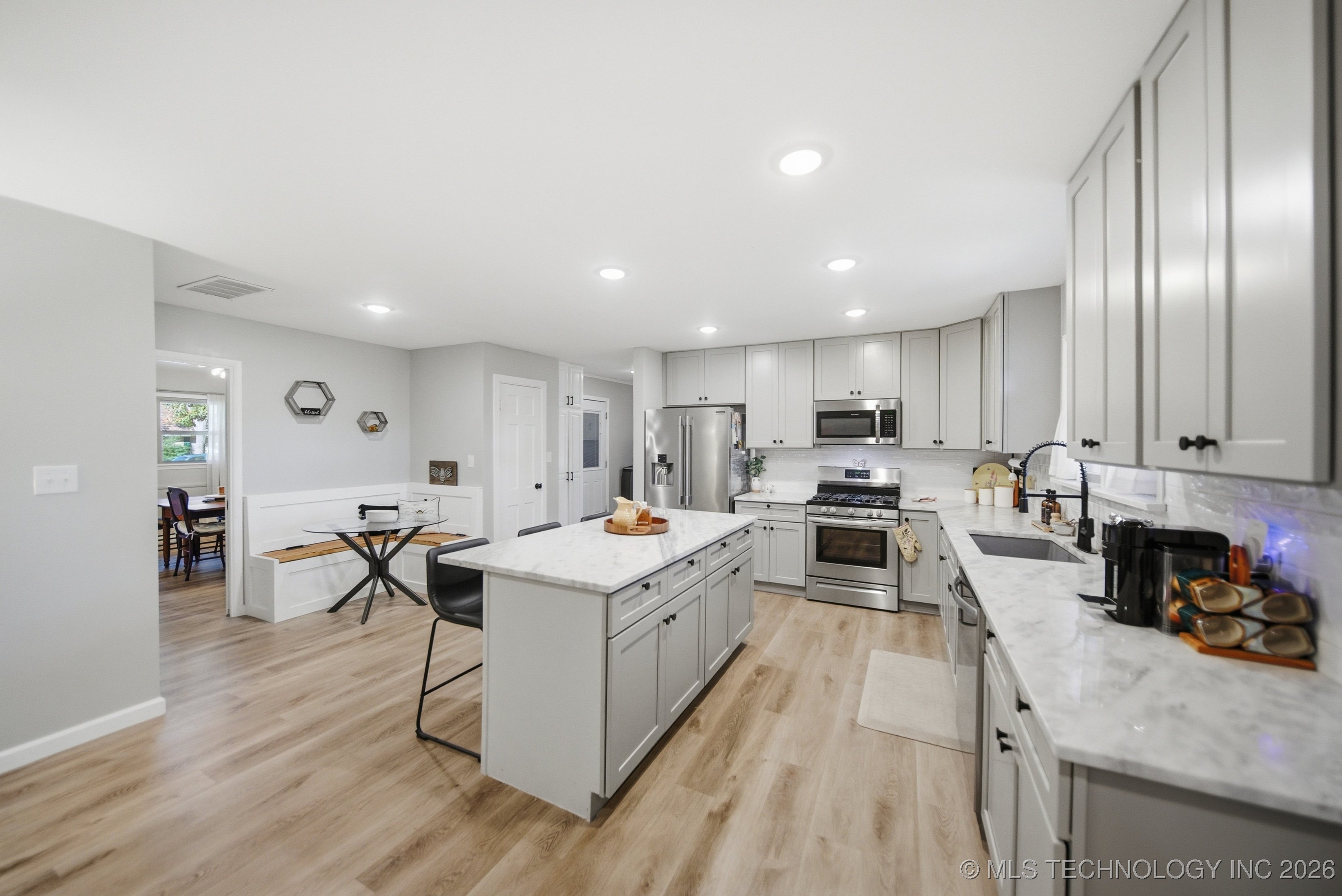 5849 S Irvington Avenue Property Photo 8