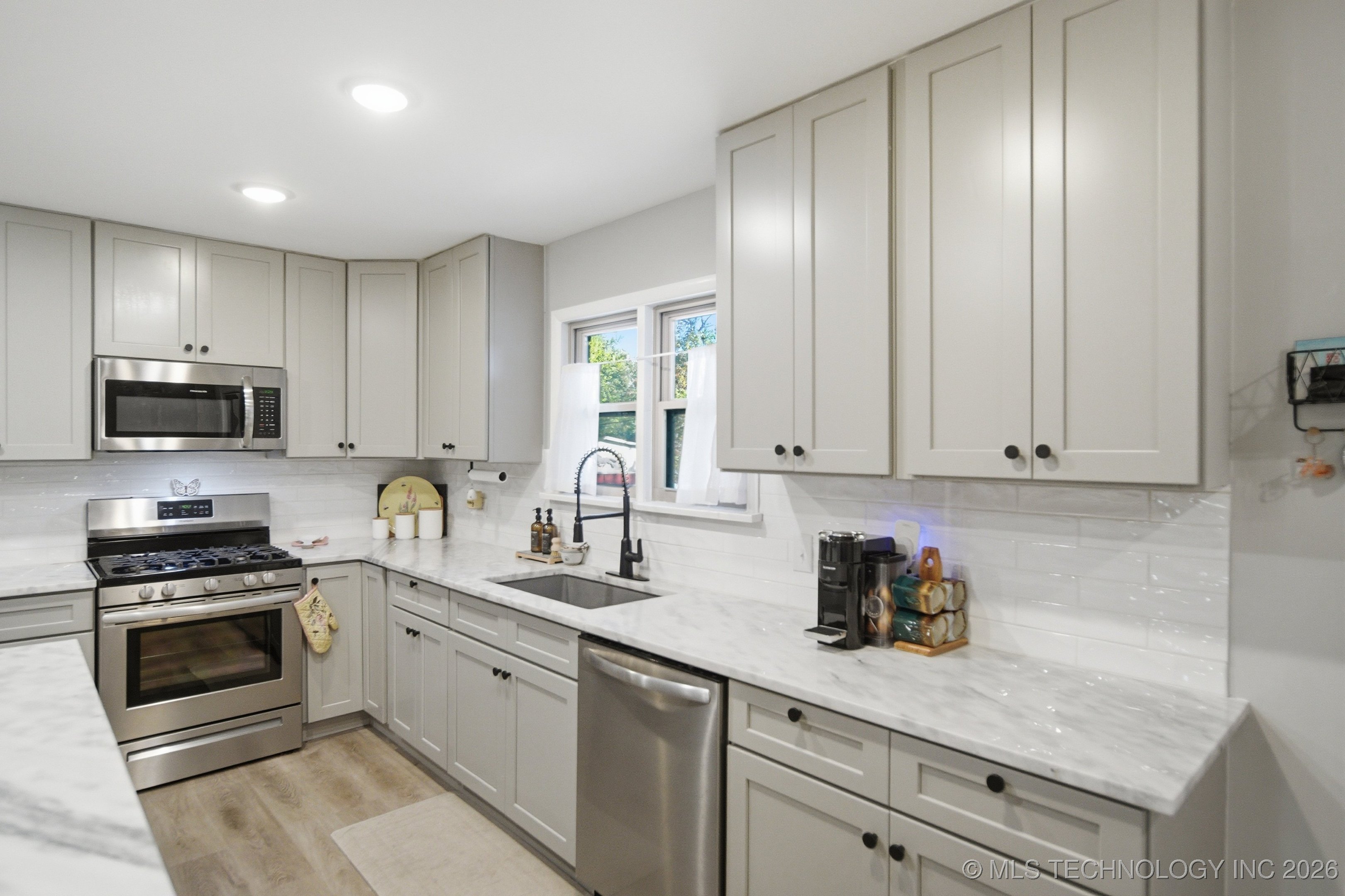 5849 S Irvington Avenue Property Photo 9