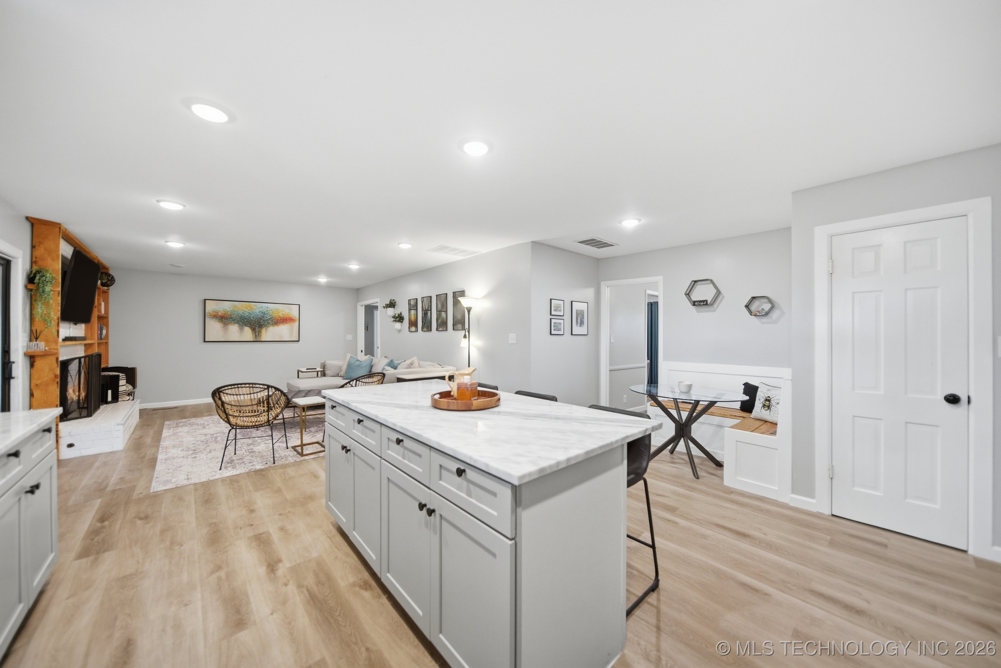 5849 S Irvington Avenue Property Photo 12