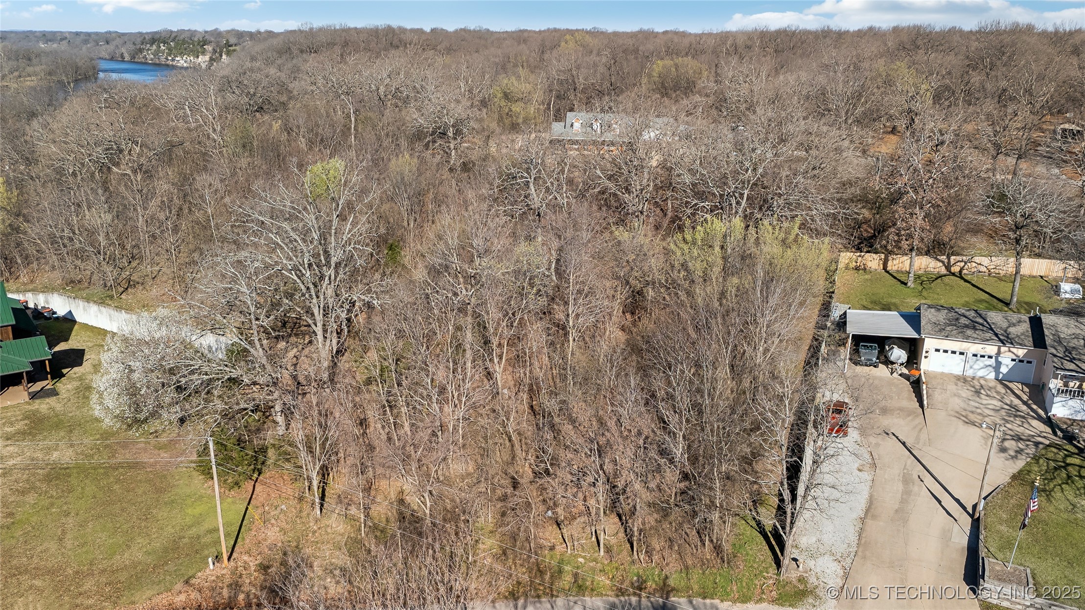 2 Maplebrook Lane Property Photo 3