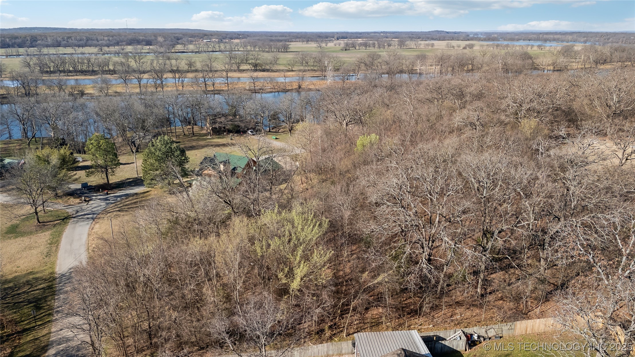 2 Maplebrook Lane Property Photo 4