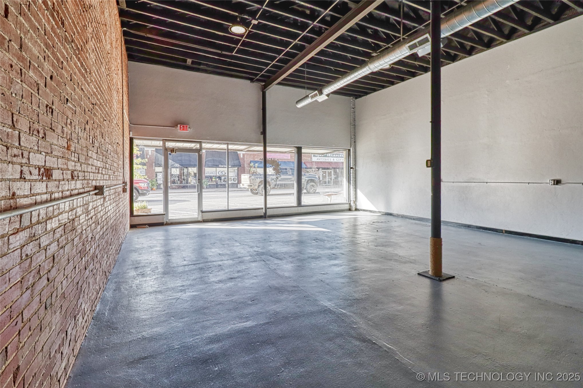 115 S Main Street Property Photo 8