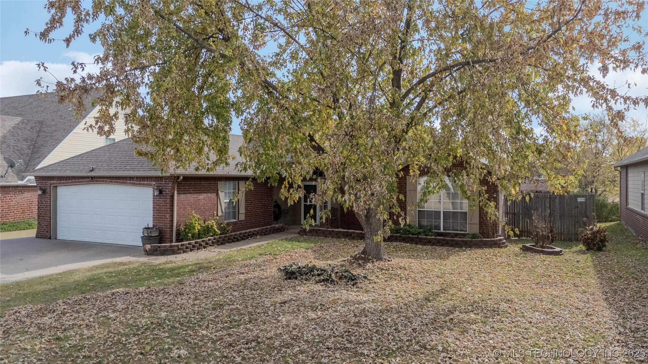 10906 E 95th Street N Property Photo 2