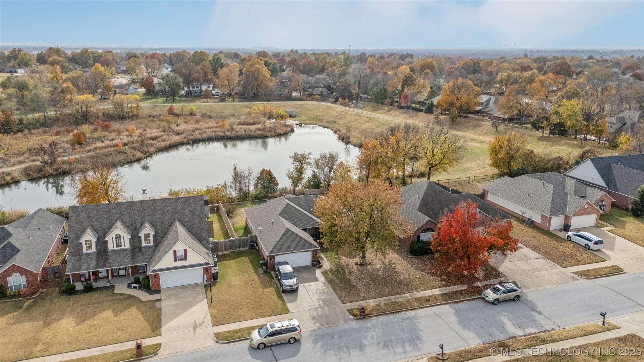 10906 E 95th Street N Property Photo 32