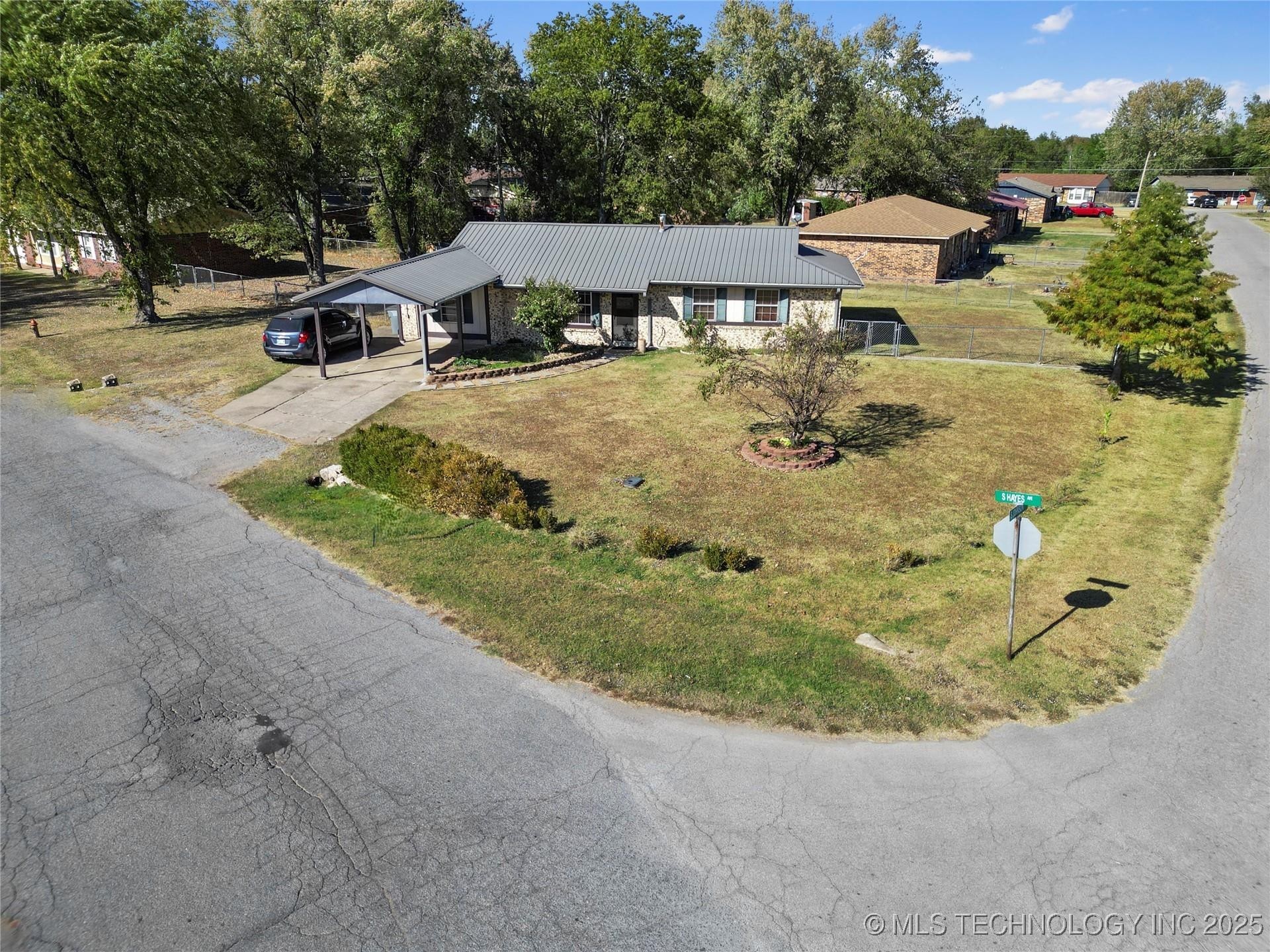 1421 S Hayes Avenue Property Photo 2