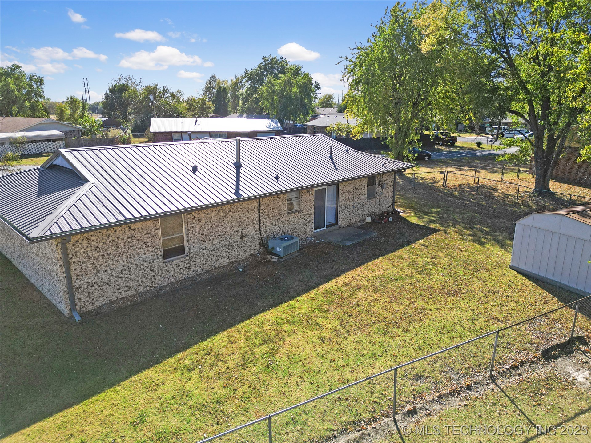 1421 S Hayes Avenue Property Photo 6