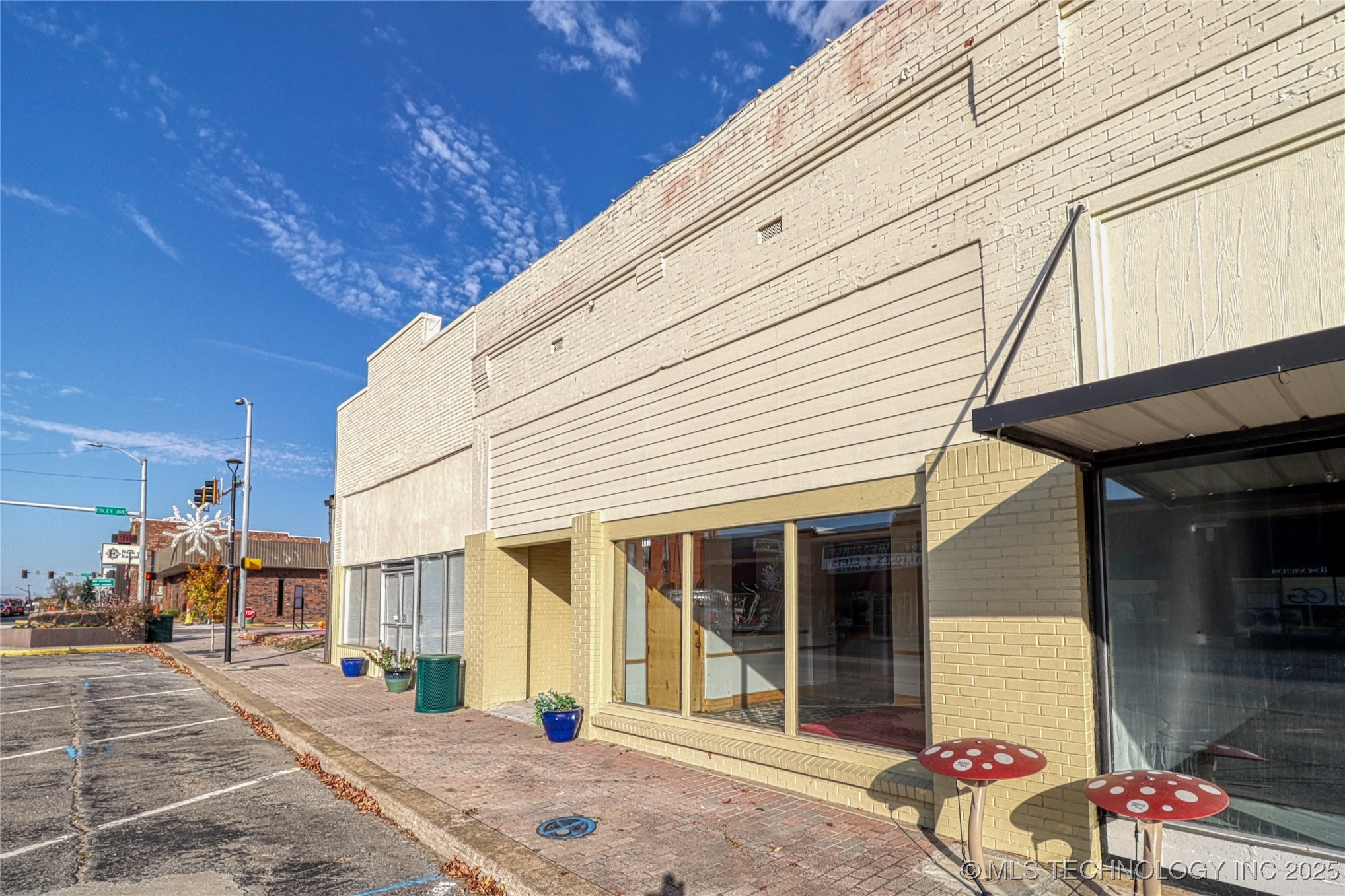 111 S Main Property Photo 2