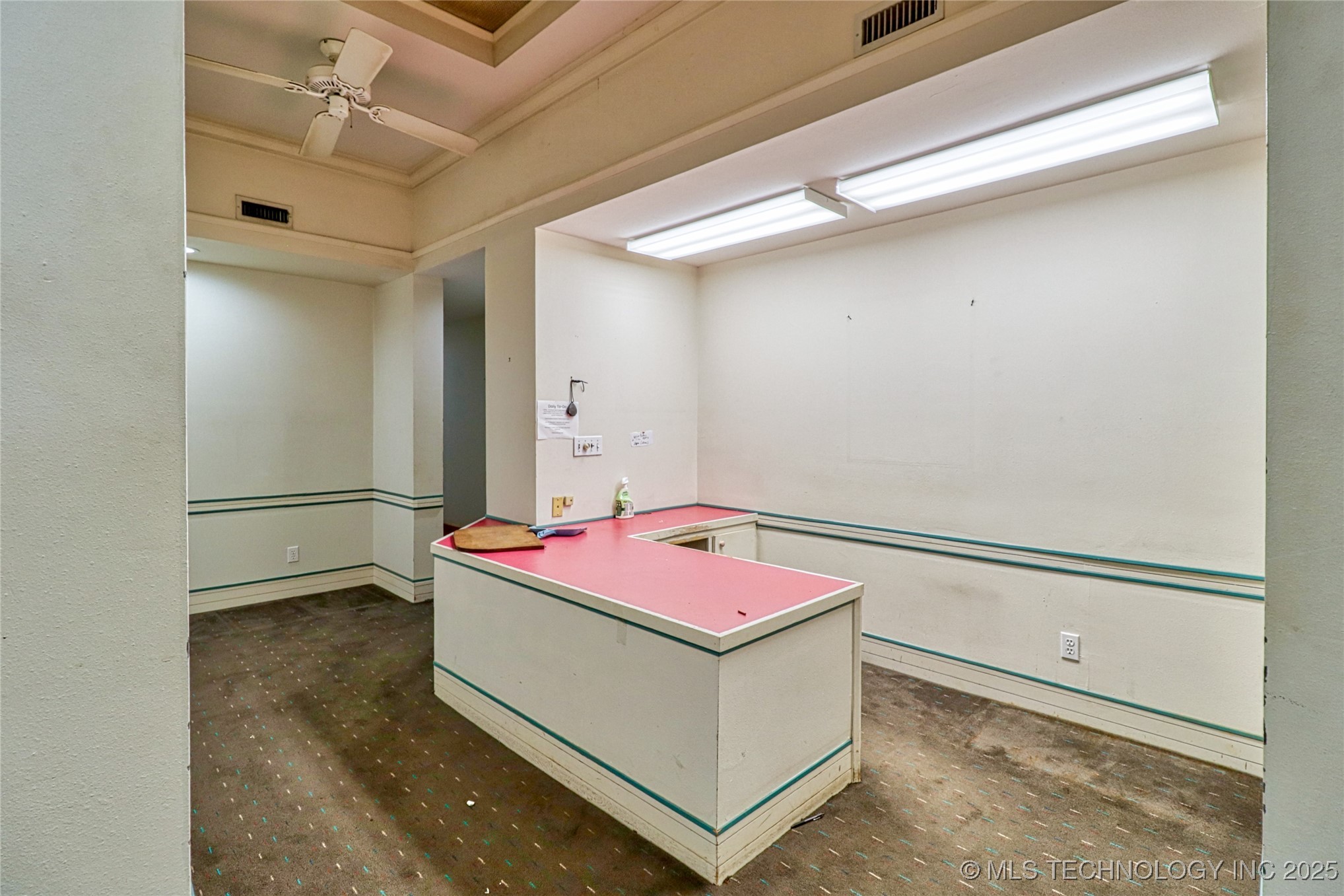 111 S Main Property Photo 5