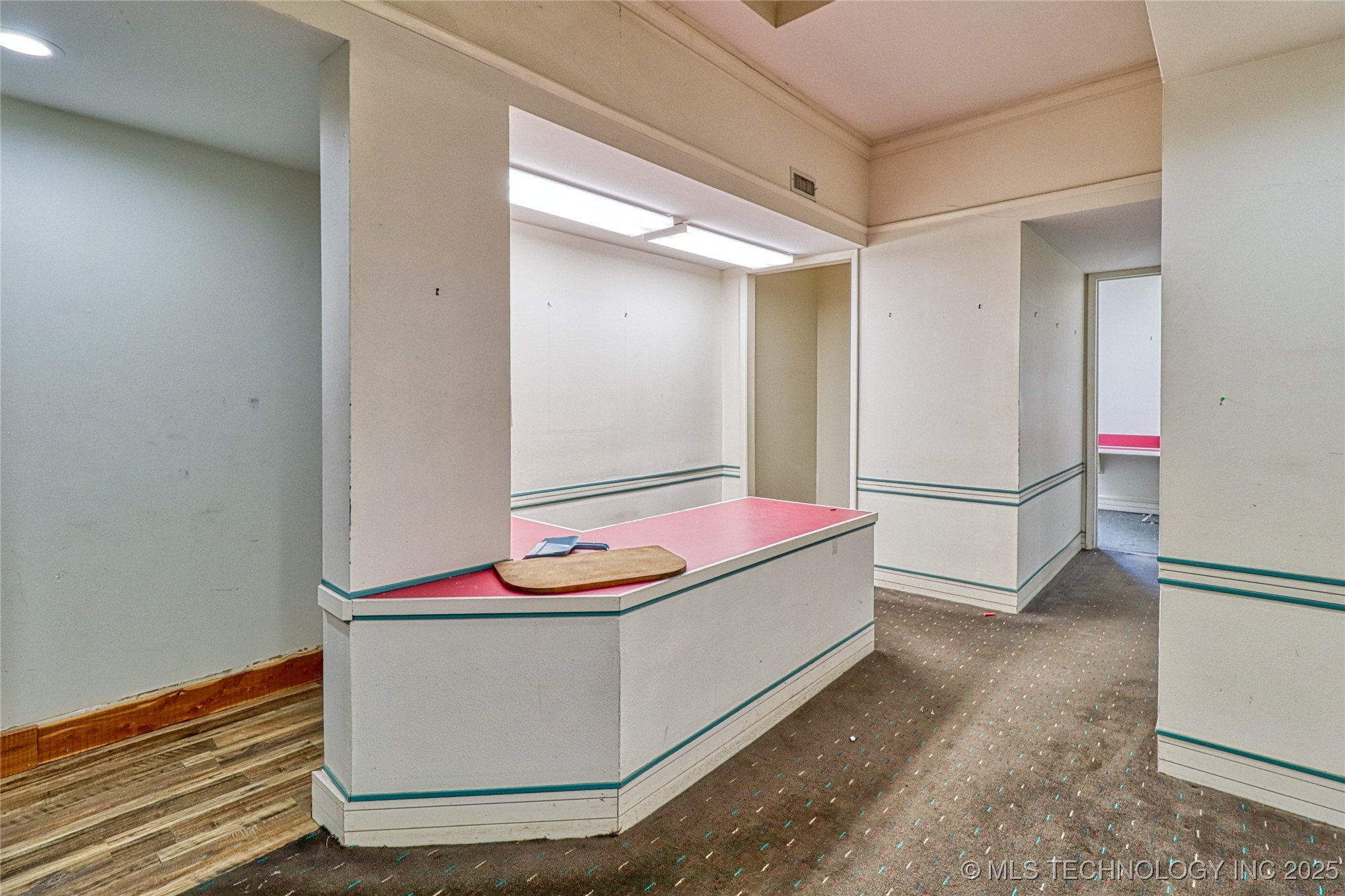 111 S Main Property Photo 6